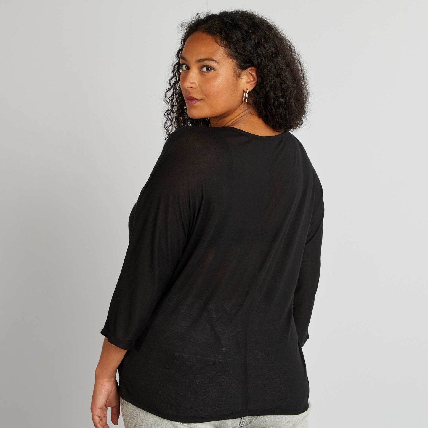 Long-sleeved T-shirt with lace neckline black