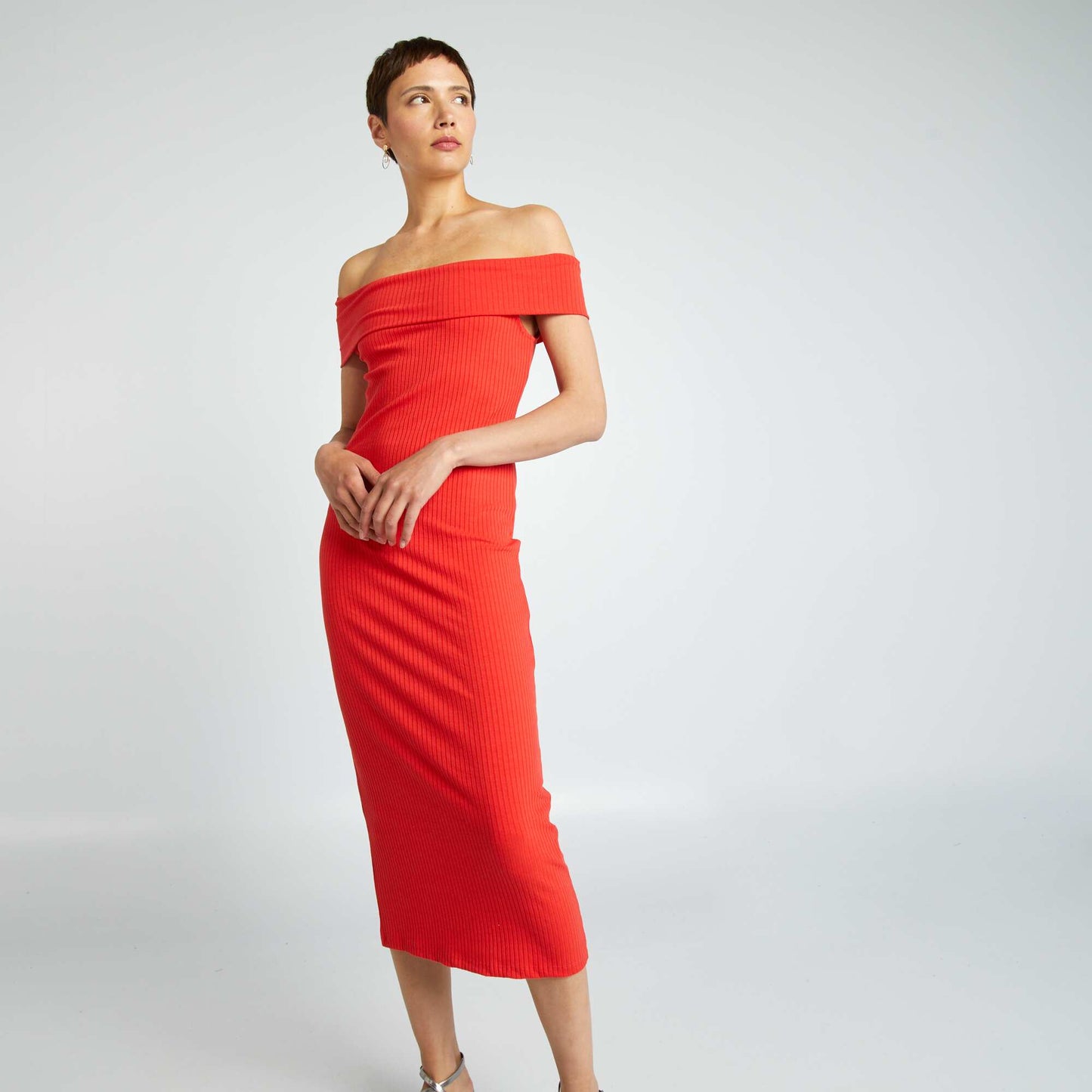 Form-fitting ribbed knit dress with Bardot neckline red