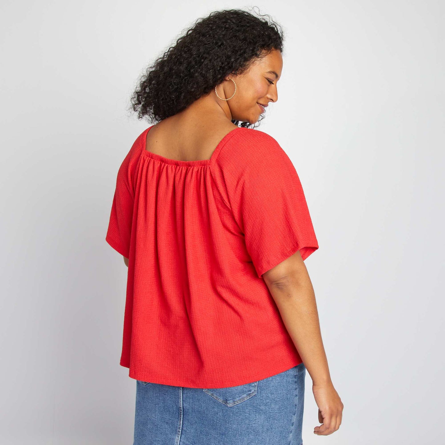 Flowing blouse with elasticated collar red