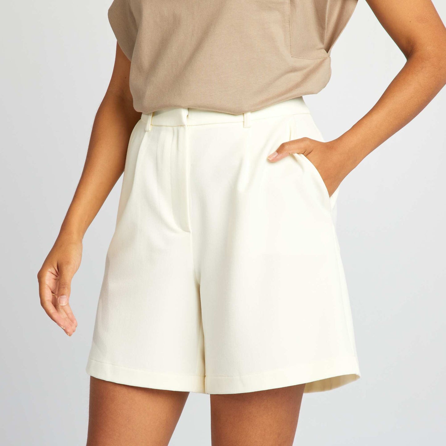 High-waisted pleated shorts WHITE