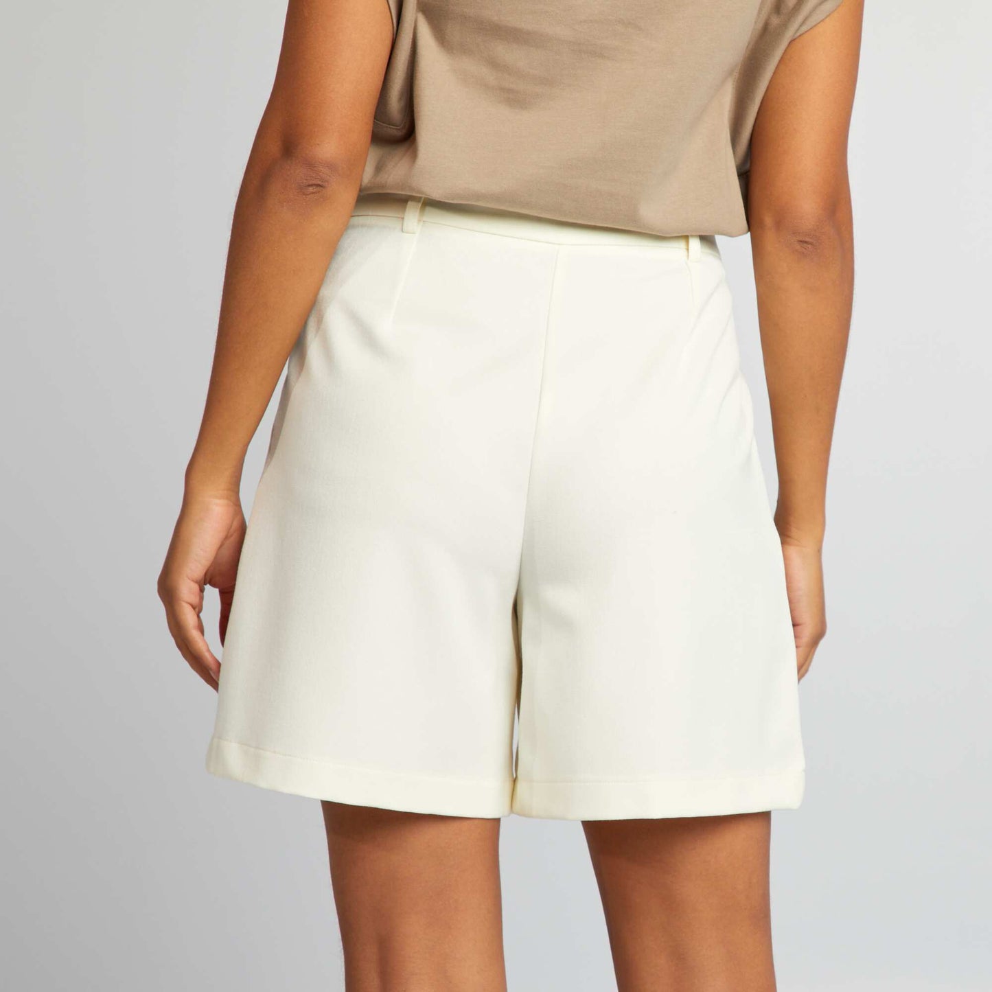 High-waisted pleated shorts WHITE