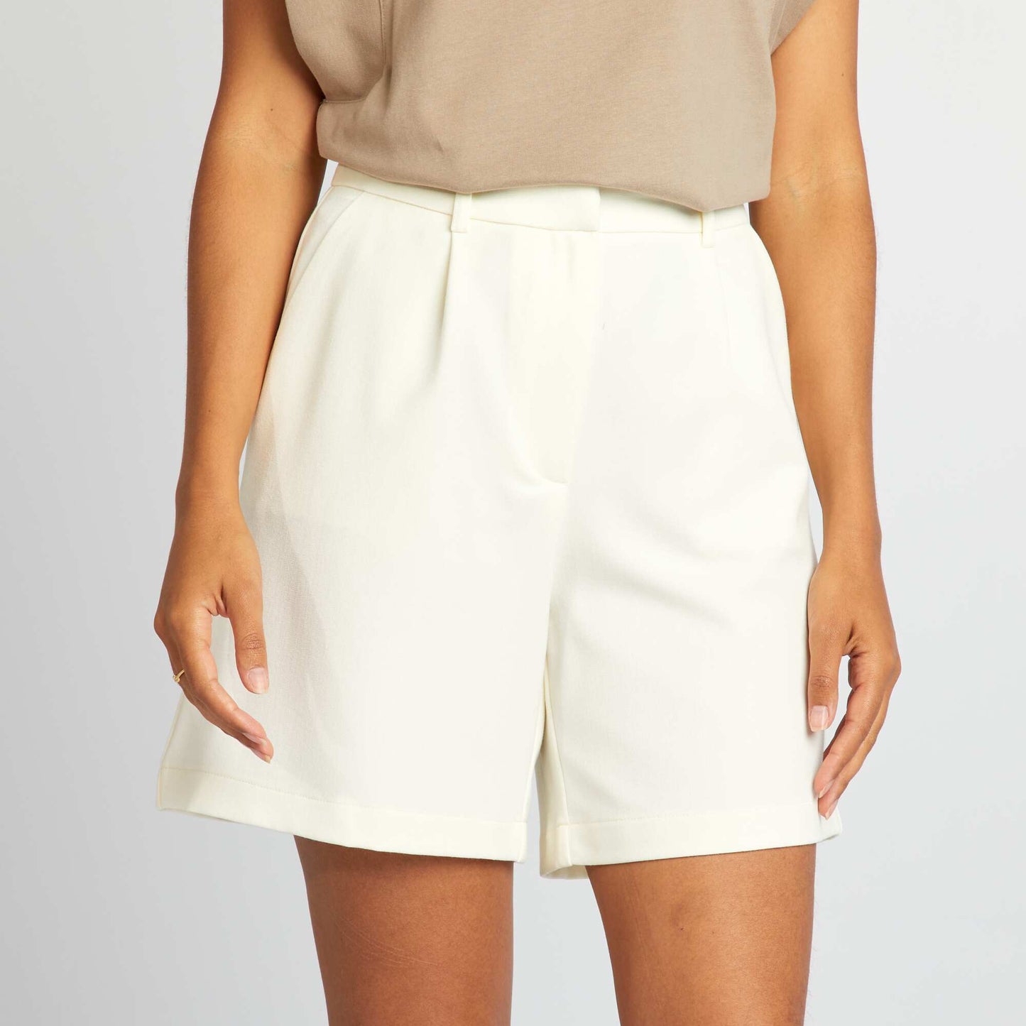 High-waisted pleated shorts WHITE