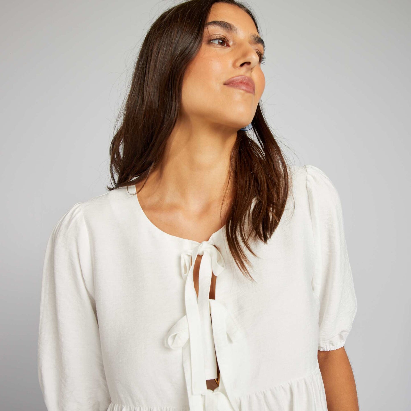 Billowy cropped blouse with bows white