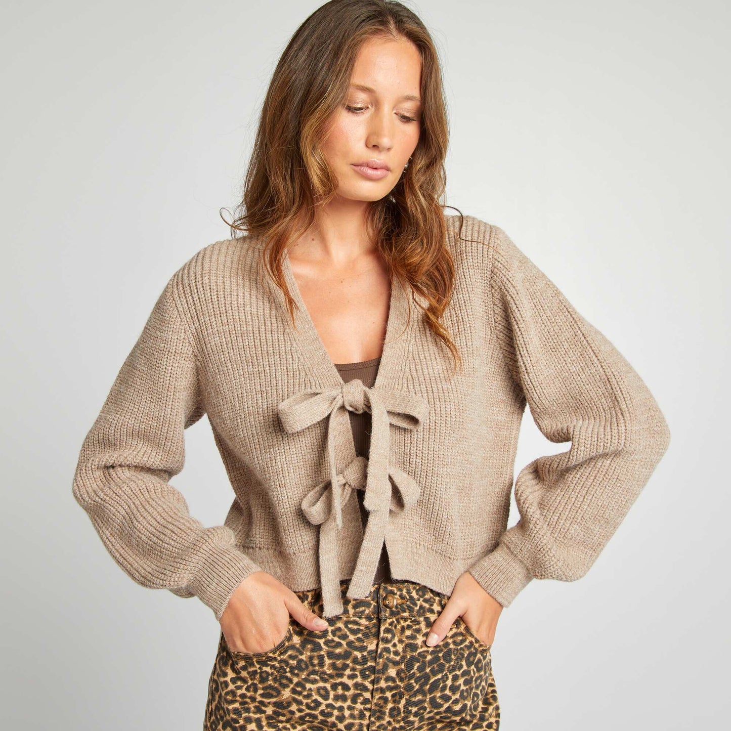 Knitted cardigan with tie fastening BROWN