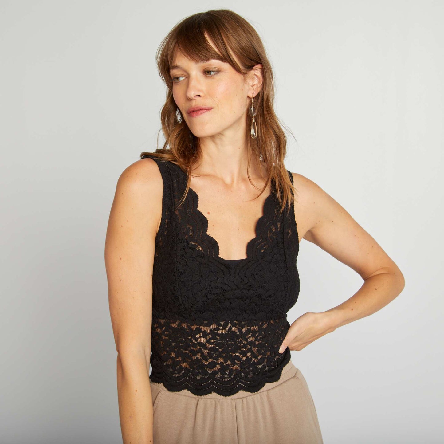 Lace cropped vest top black