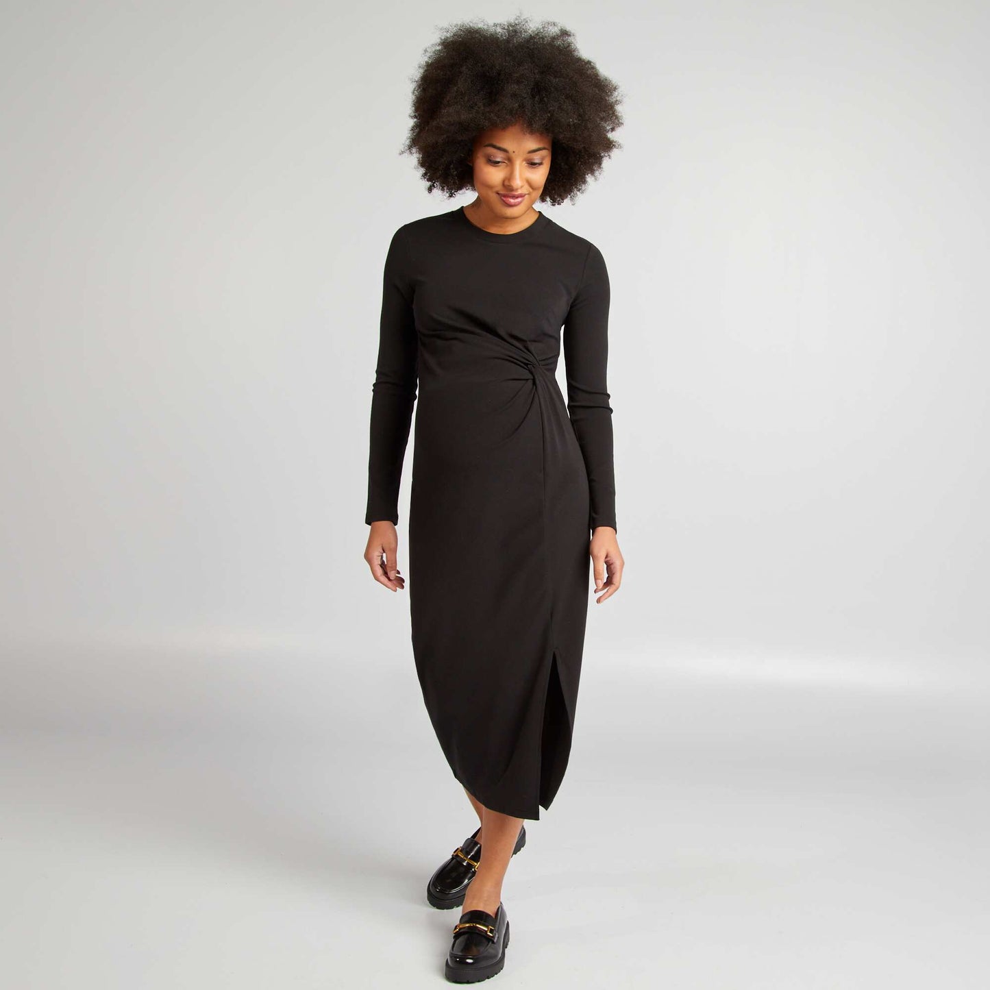 Figure-hugging maternity dress black