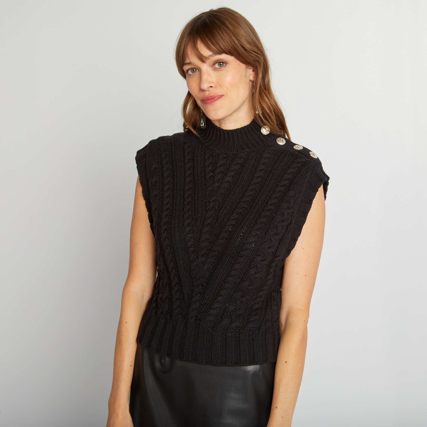 Sleeveless jumper with pretty buttons black