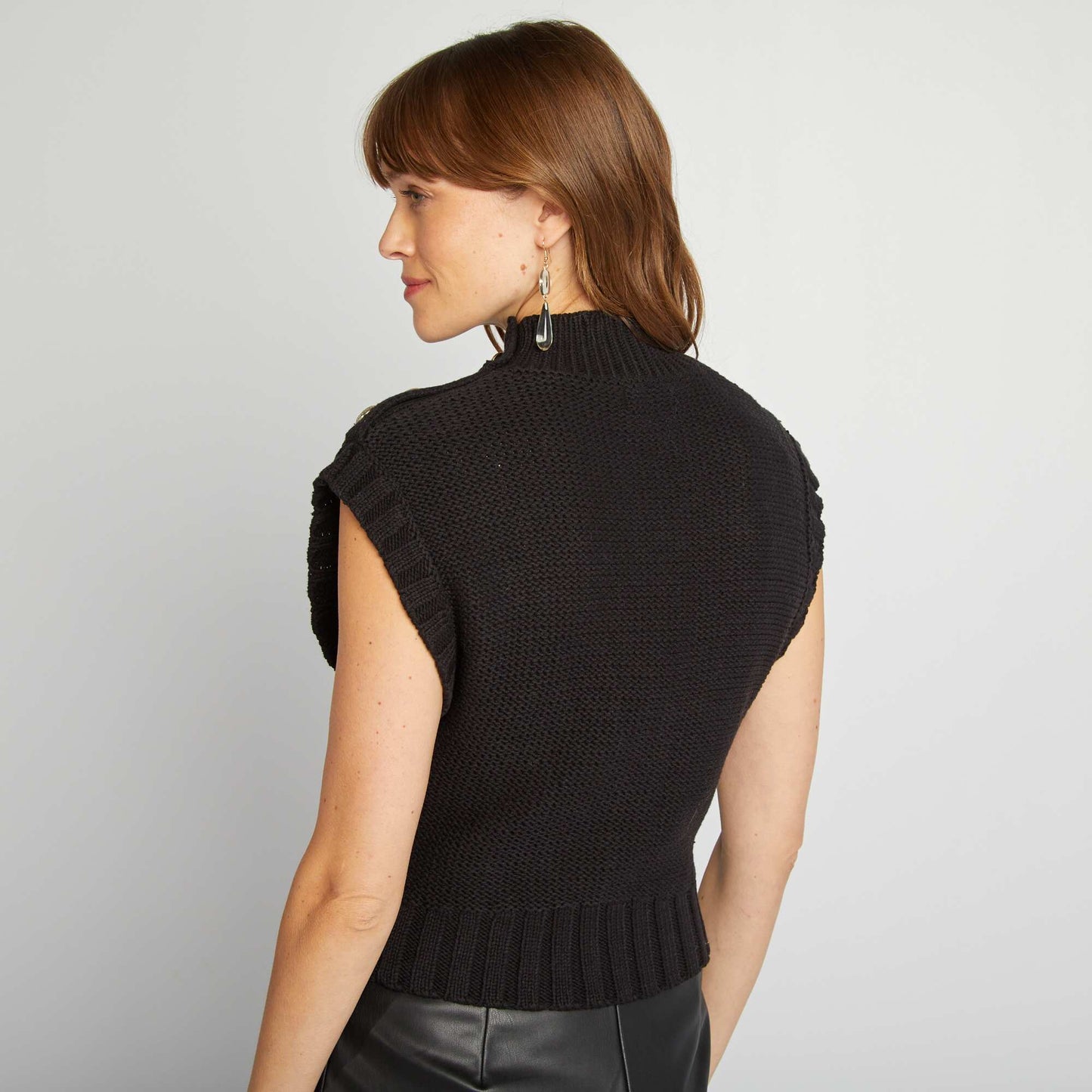 Sleeveless jumper with pretty buttons black