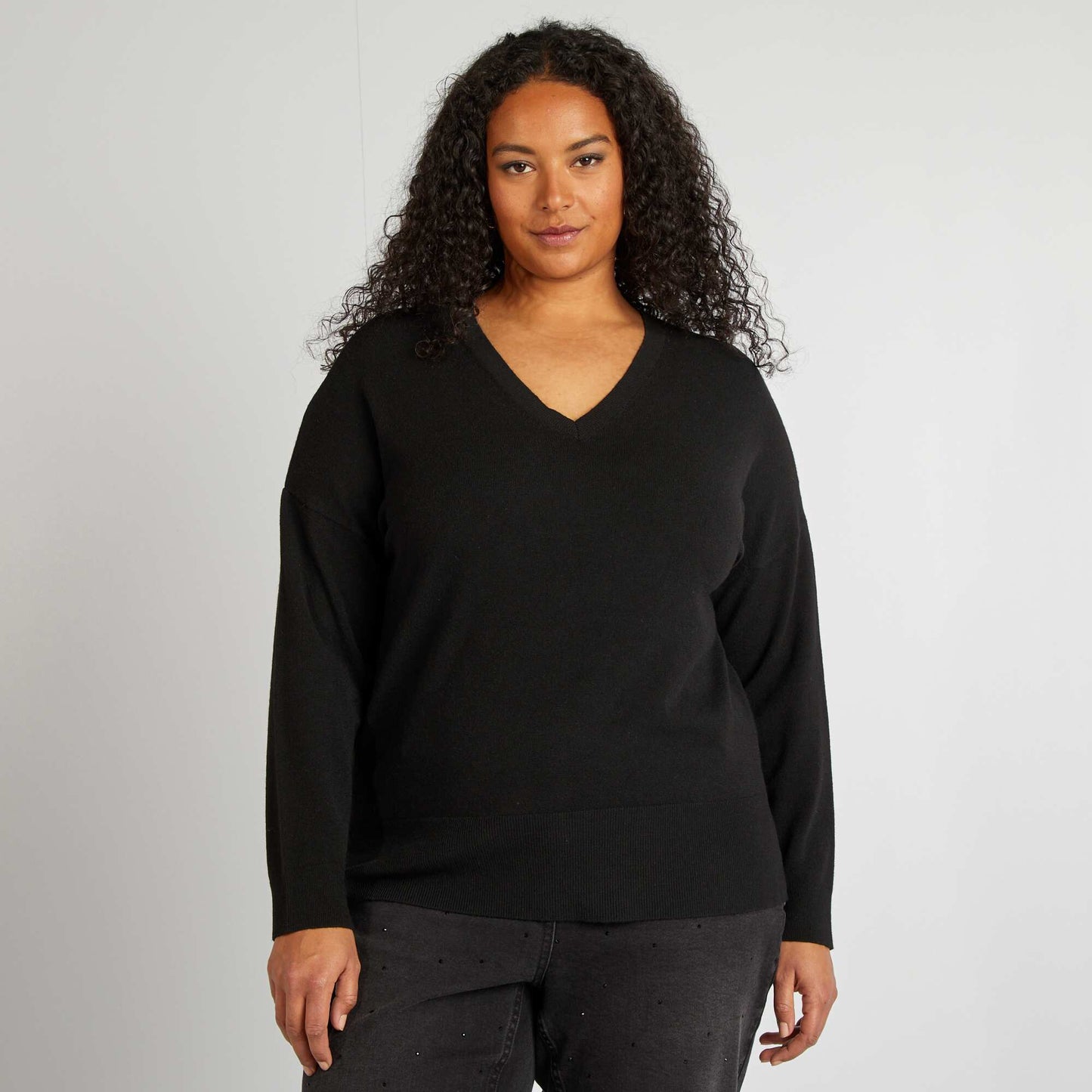 Fine-knit V-neck sweater black