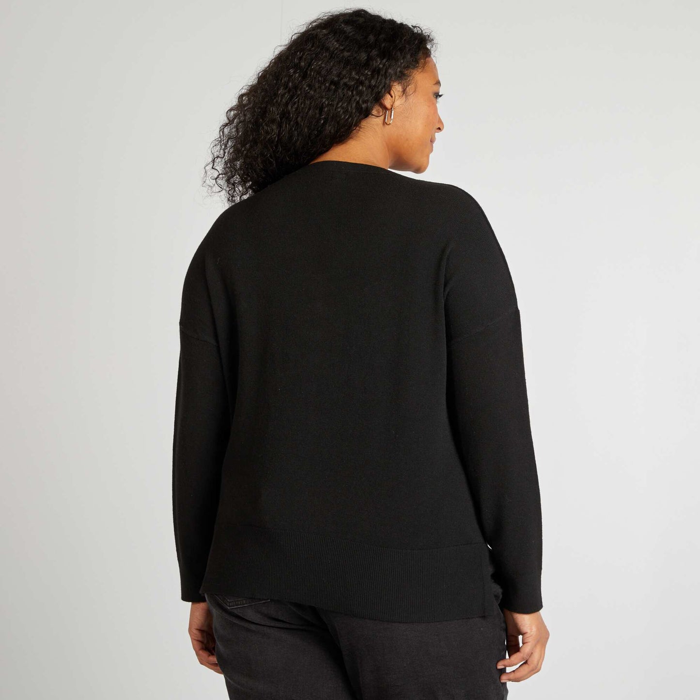 Fine-knit V-neck sweater black