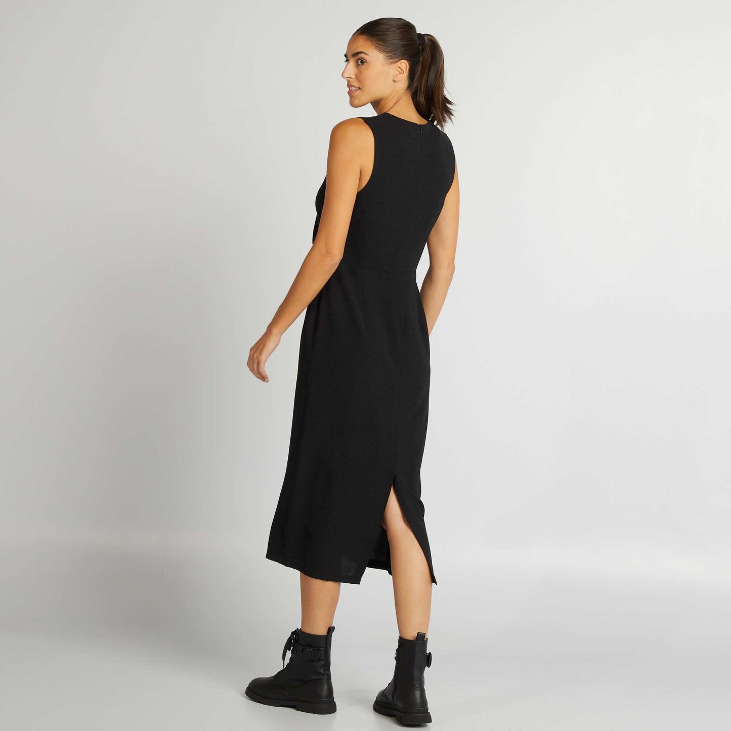 Sleeveless midi dress black