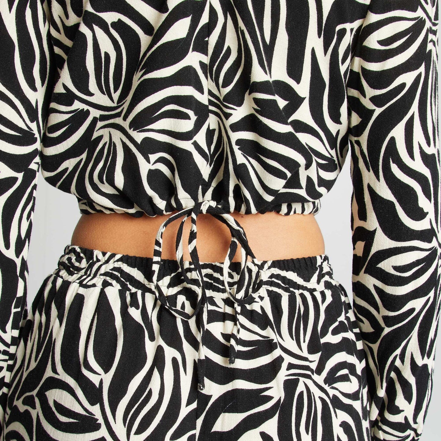 Printed long-sleeved blouse with round neck BEIGE