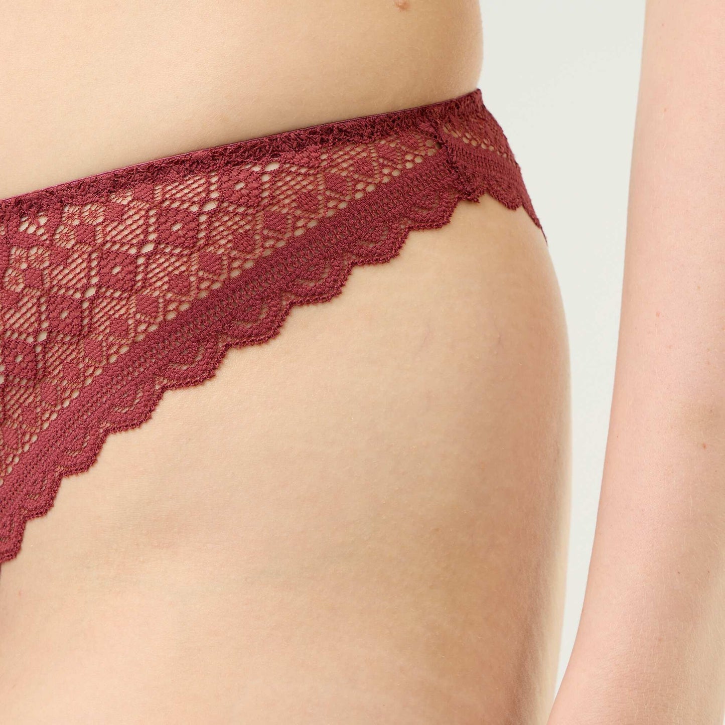Lace Thong BURGUNDY