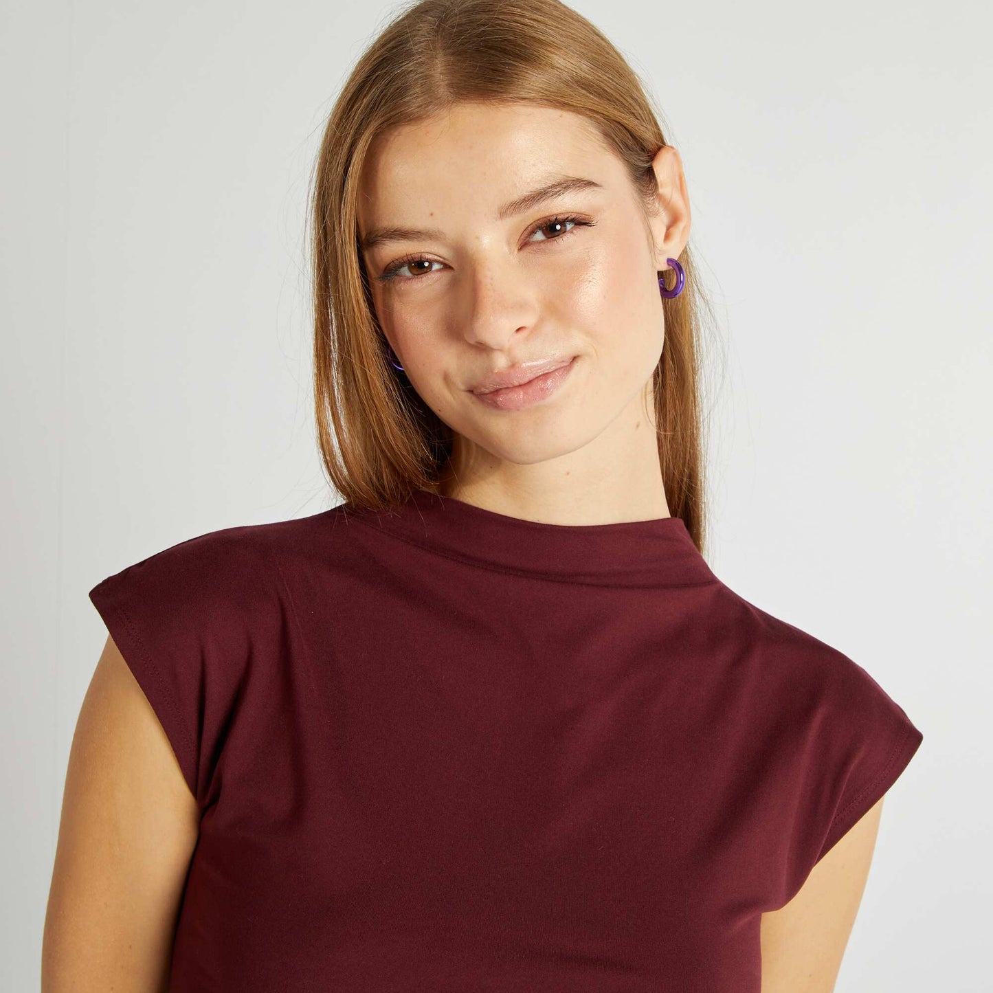 Backless top with high neck. red