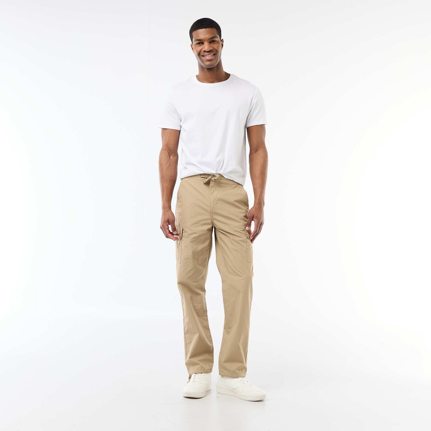 ჩვეულებრივი ზომის მრავალჯიბიანი შარვალი კრემისფერი