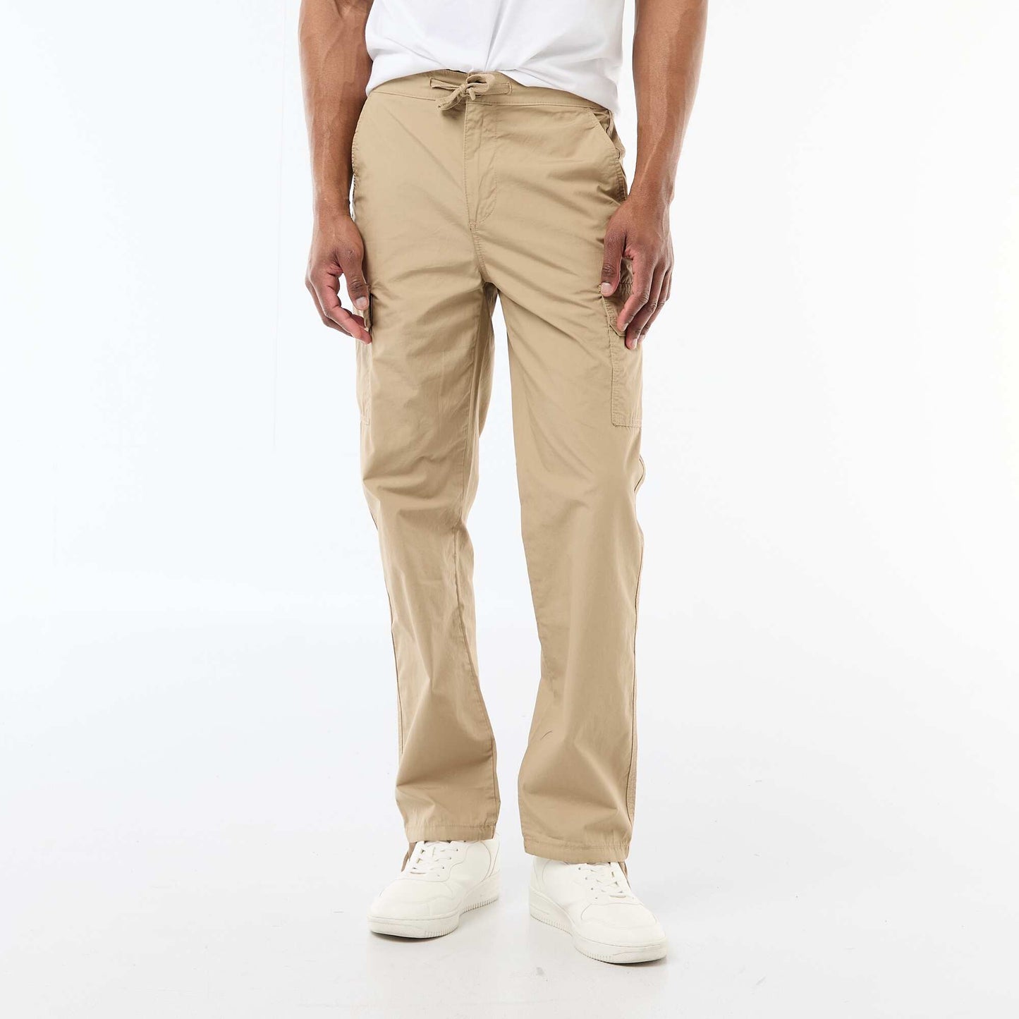 ჩვეულებრივი ზომის მრავალჯიბიანი შარვალი კრემისფერი