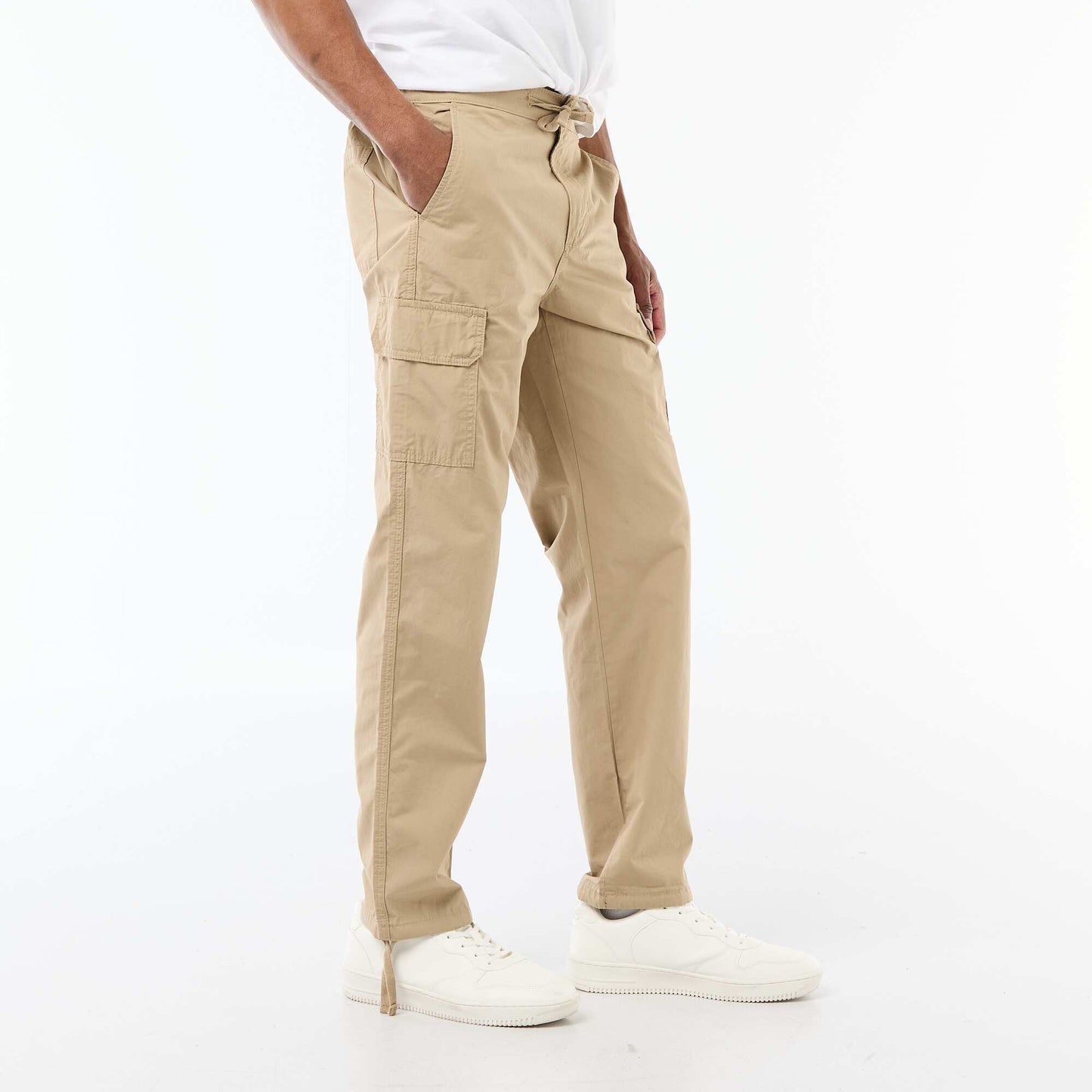 ჩვეულებრივი ზომის მრავალჯიბიანი შარვალი კრემისფერი