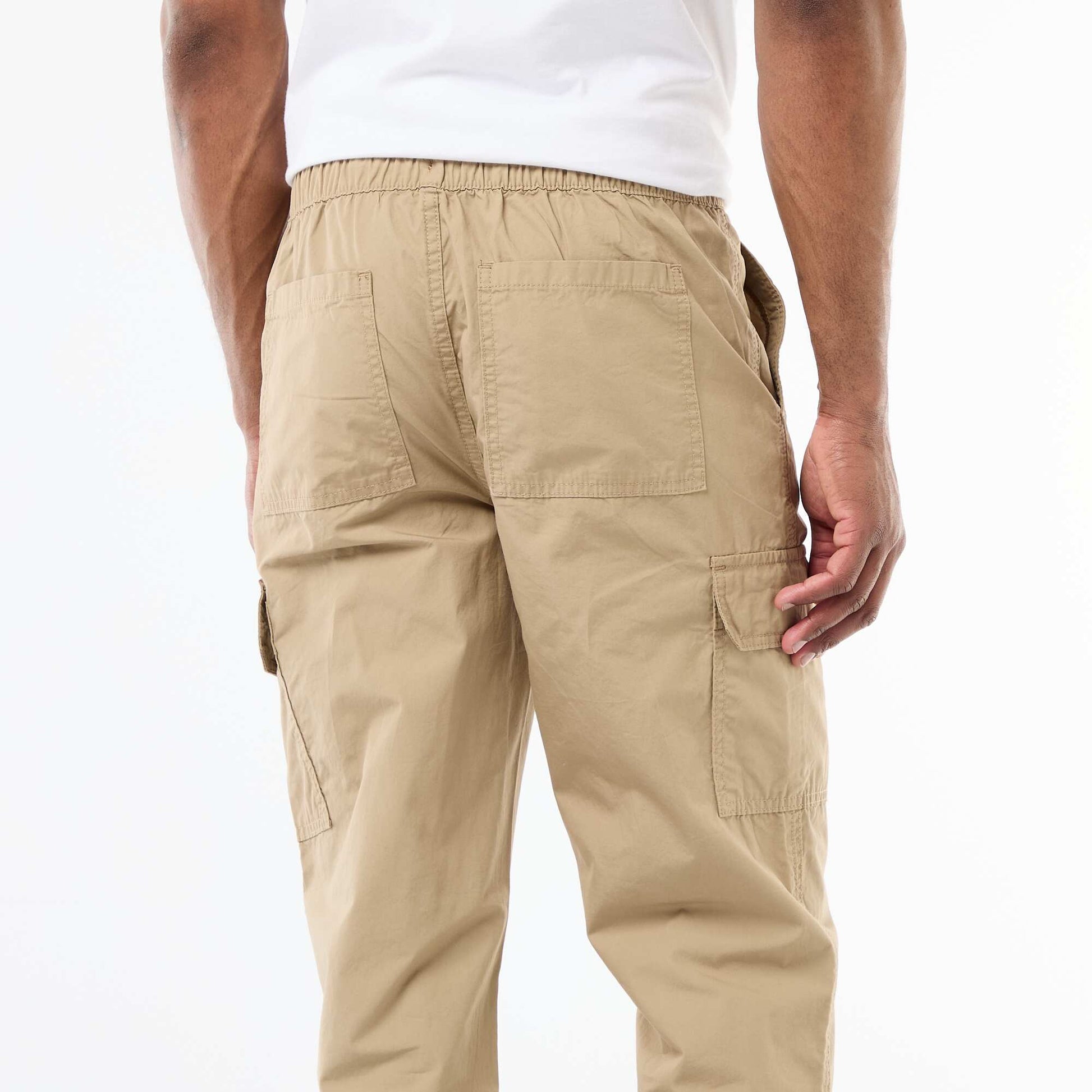 ჩვეულებრივი ზომის მრავალჯიბიანი შარვალი კრემისფერი