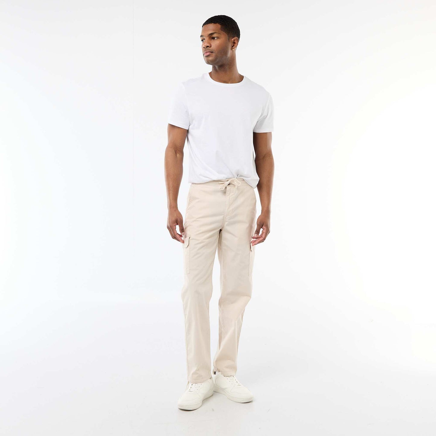 ნაცრისფერი, მრავალჯიბიანი შარვალი, ჩვეულებრივი ზომის