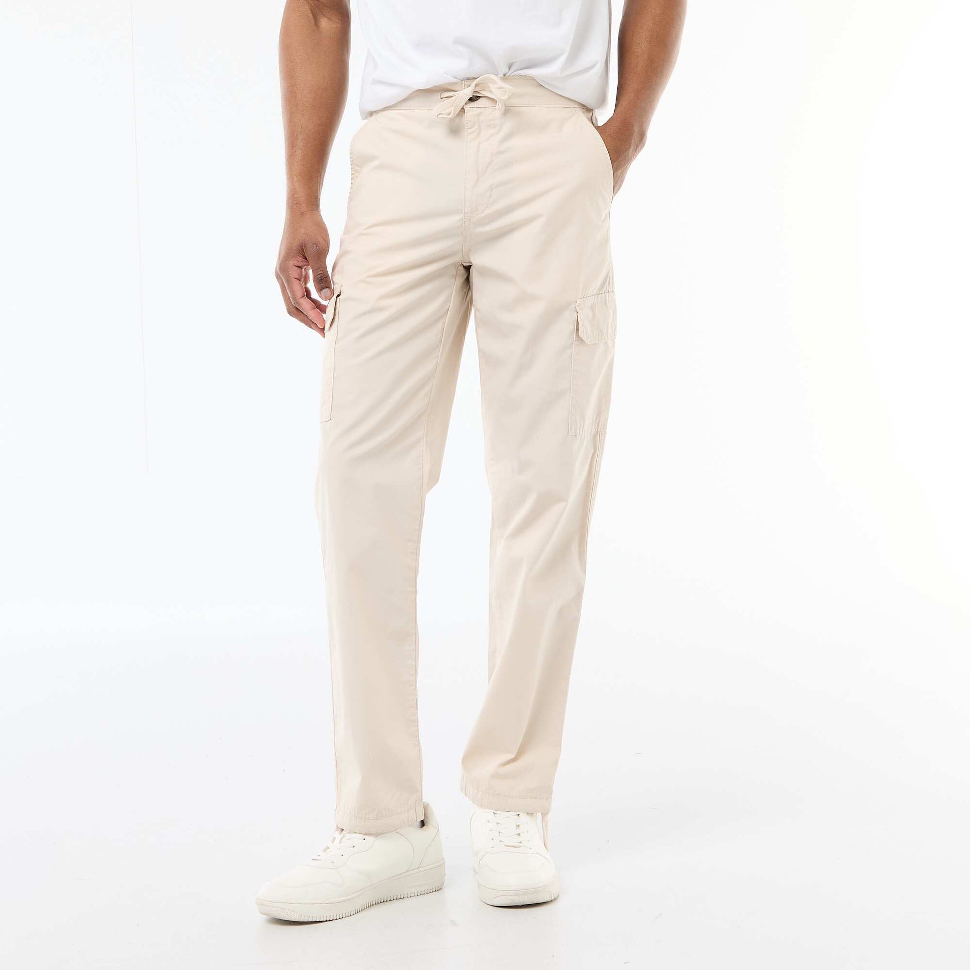 ნაცრისფერი, მრავალჯიბიანი შარვალი, ჩვეულებრივი ზომის