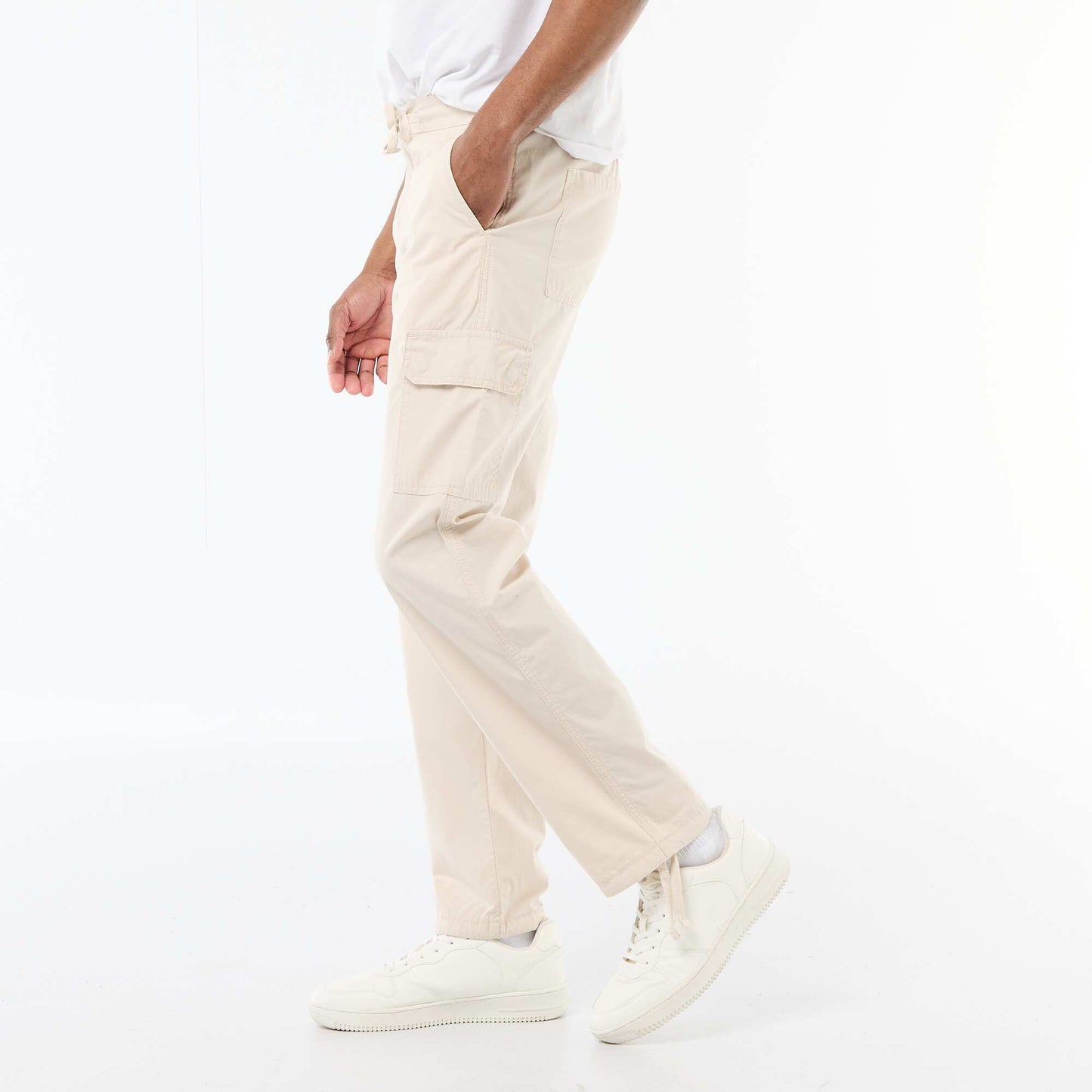 ნაცრისფერი, მრავალჯიბიანი შარვალი, ჩვეულებრივი ზომის