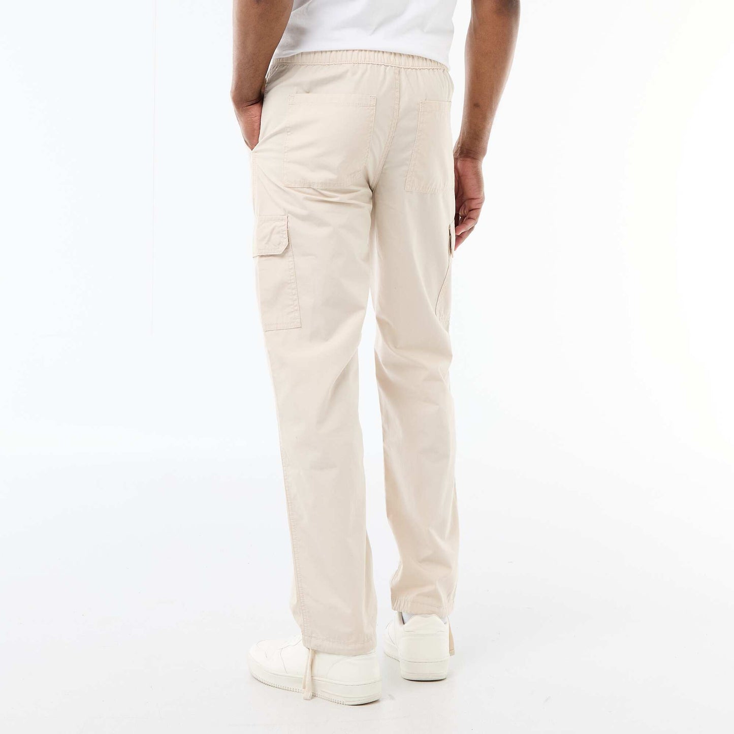 ნაცრისფერი, მრავალჯიბიანი შარვალი, ჩვეულებრივი ზომის