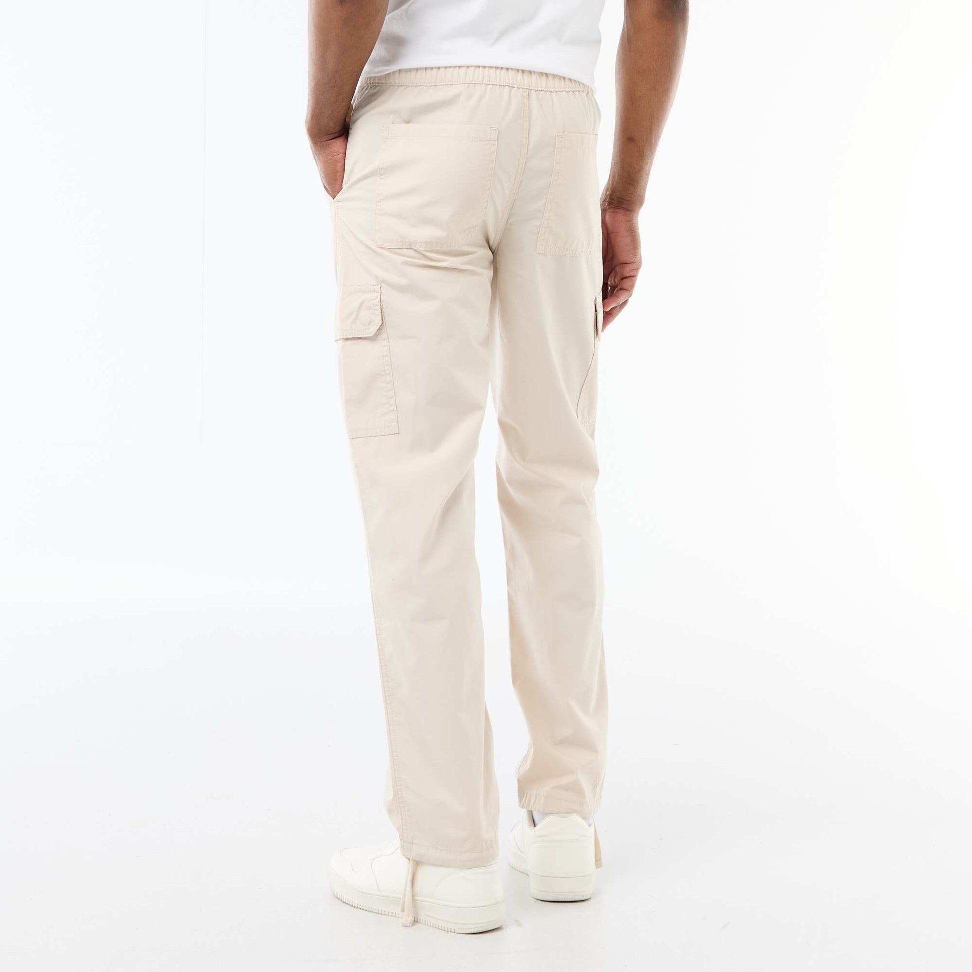 ნაცრისფერი, მრავალჯიბიანი შარვალი, ჩვეულებრივი ზომის