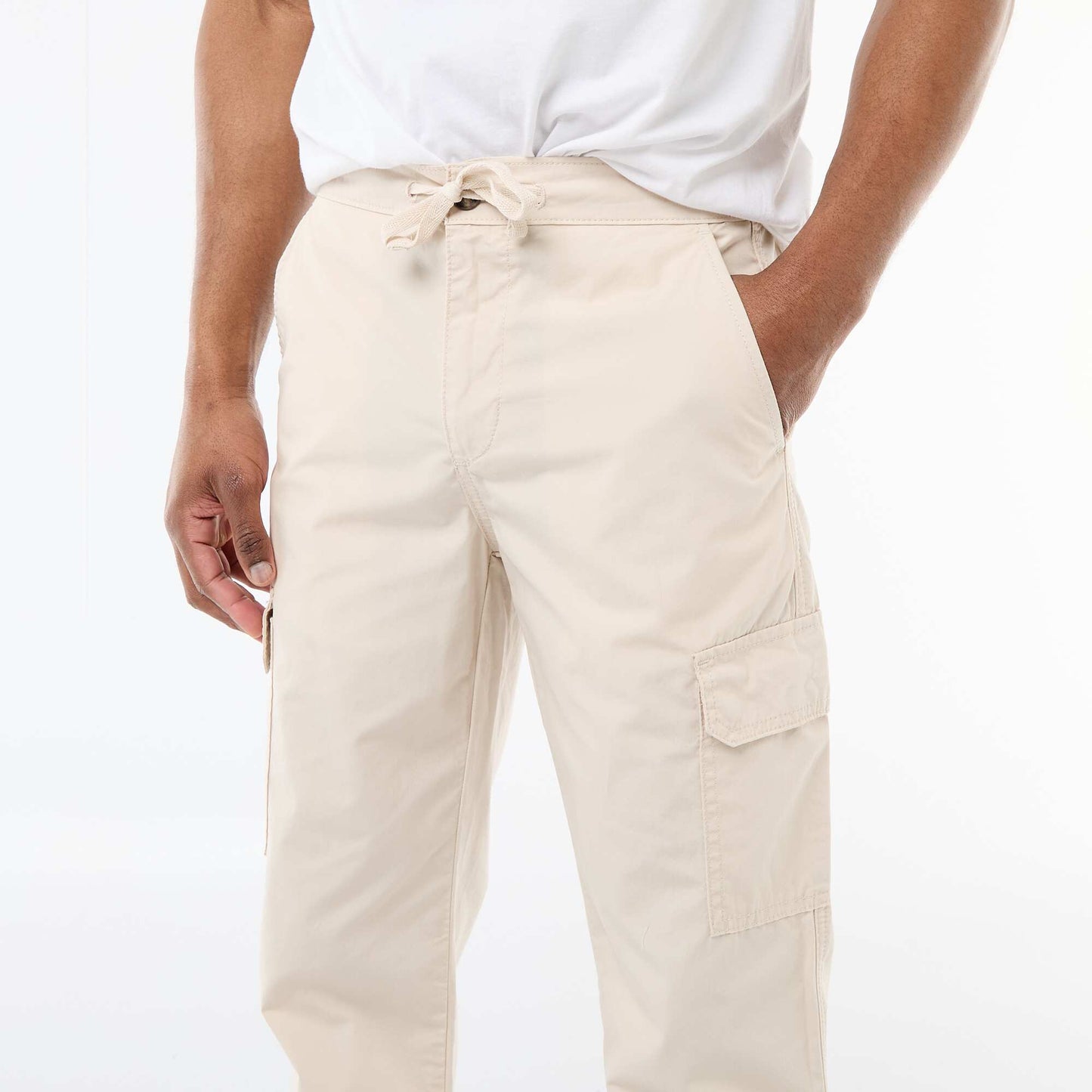 ნაცრისფერი, მრავალჯიბიანი შარვალი, ჩვეულებრივი ზომის