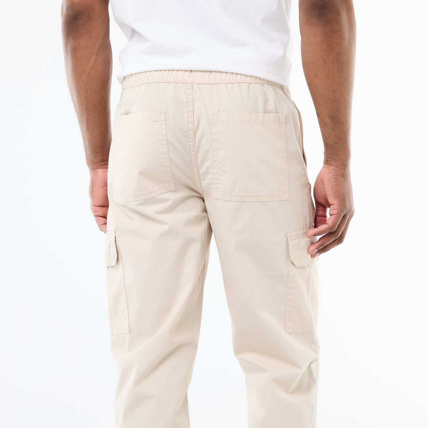 ნაცრისფერი, მრავალჯიბიანი შარვალი, ჩვეულებრივი ზომის