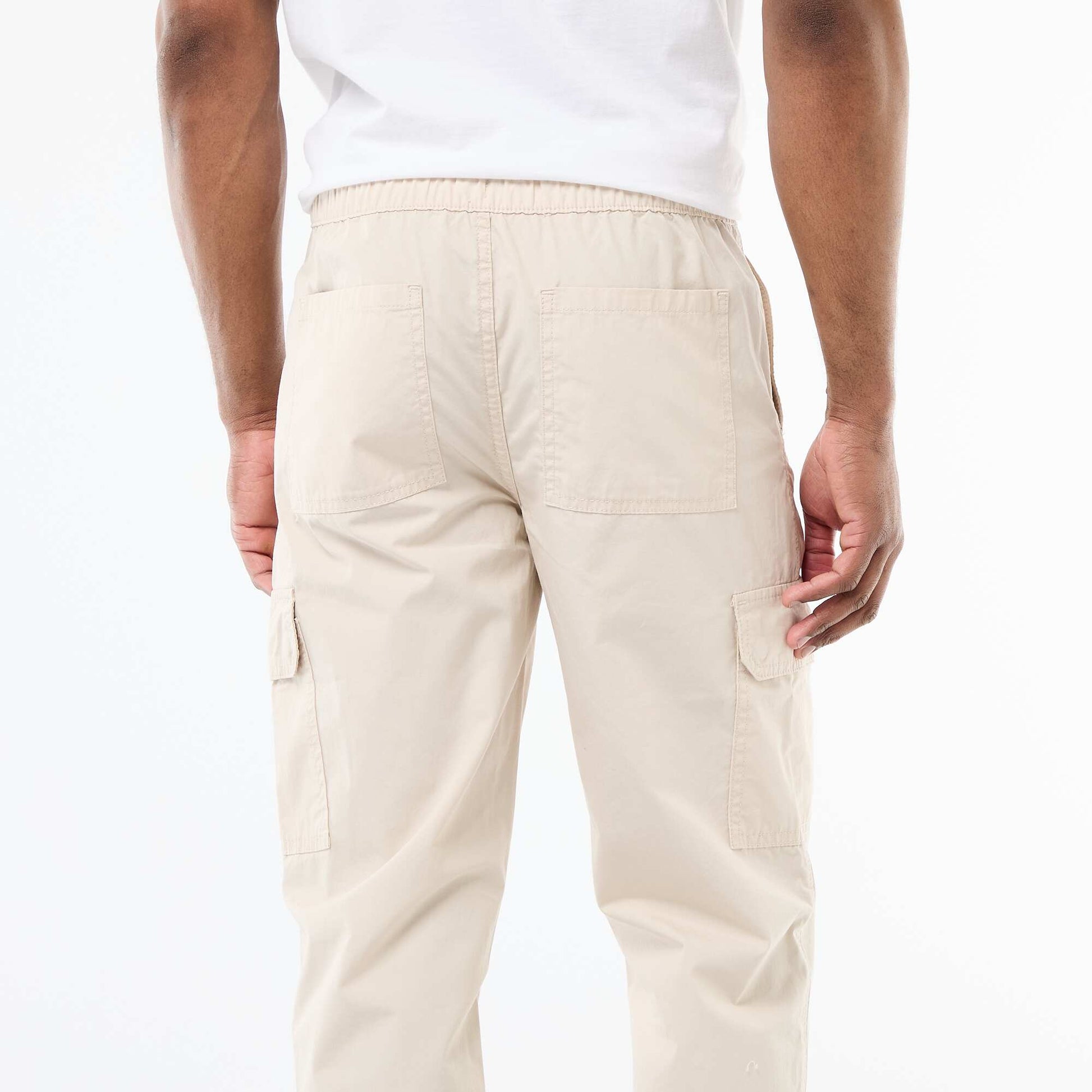 ნაცრისფერი, მრავალჯიბიანი შარვალი, ჩვეულებრივი ზომის