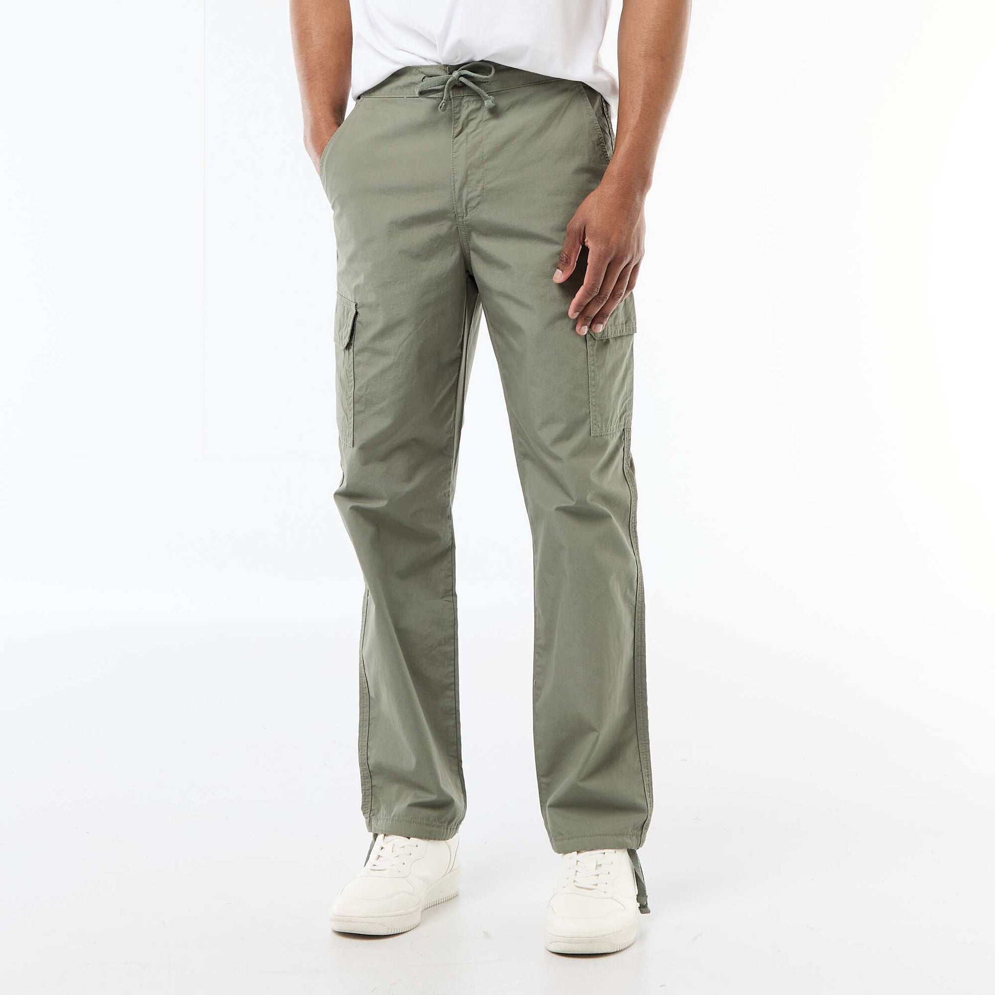 ჩვეულებრივი ზომის მრავალჯიბიანი შარვალი მწვანე