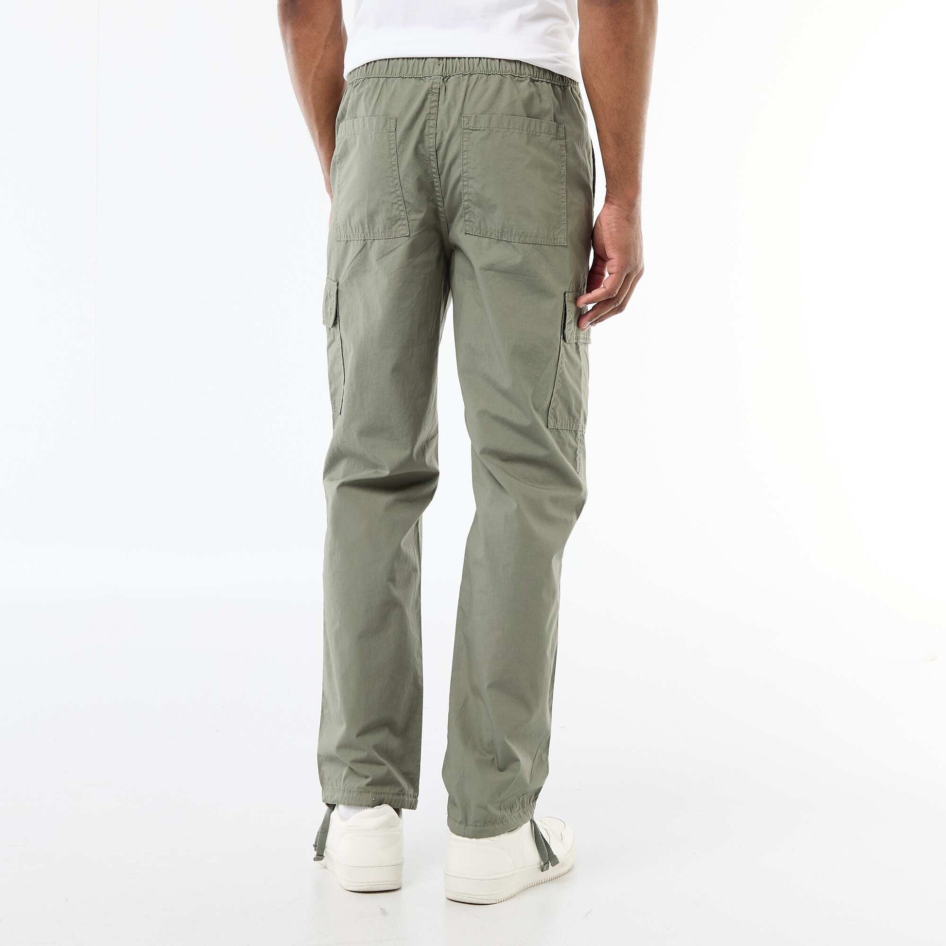 ჩვეულებრივი ზომის მრავალჯიბიანი შარვალი მწვანე