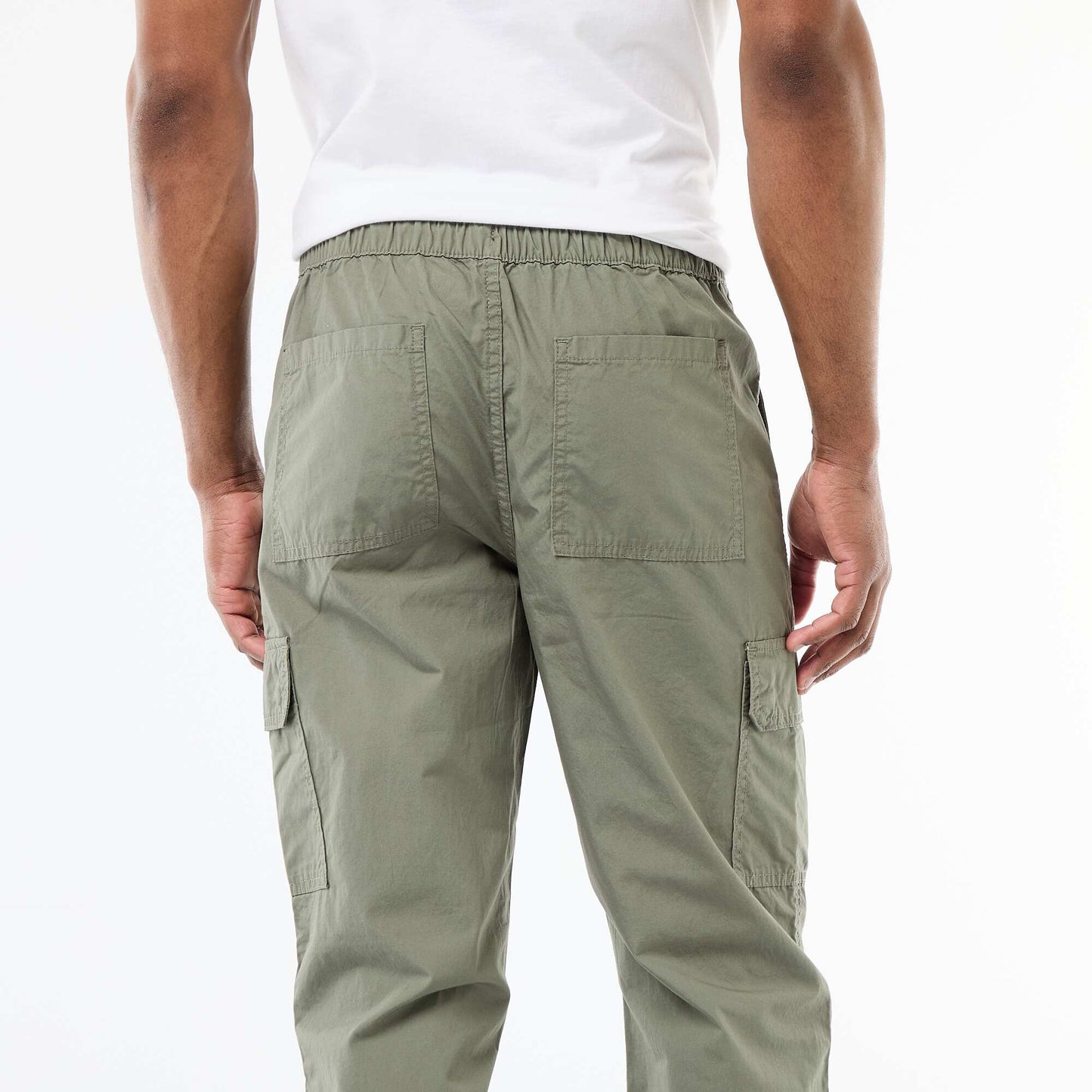 ჩვეულებრივი ზომის მრავალჯიბიანი შარვალი მწვანე