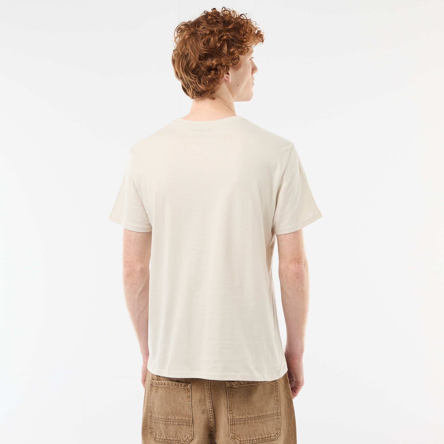 პრინტიანი ბამბის ჯვარედინი ყელიანი მაისური კრემისფერი