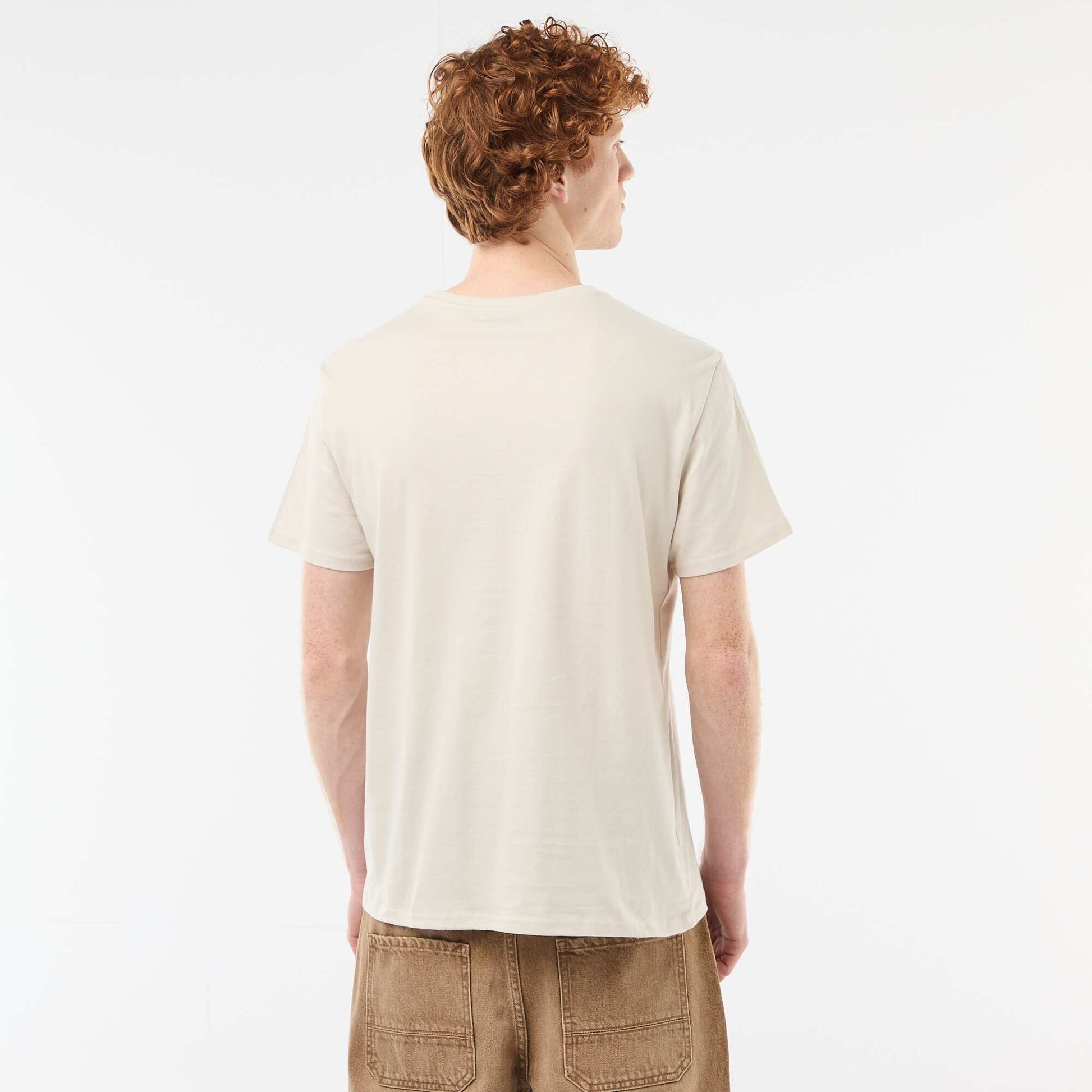 პრინტიანი ბამბის ჯვარედინი ყელიანი მაისური კრემისფერი