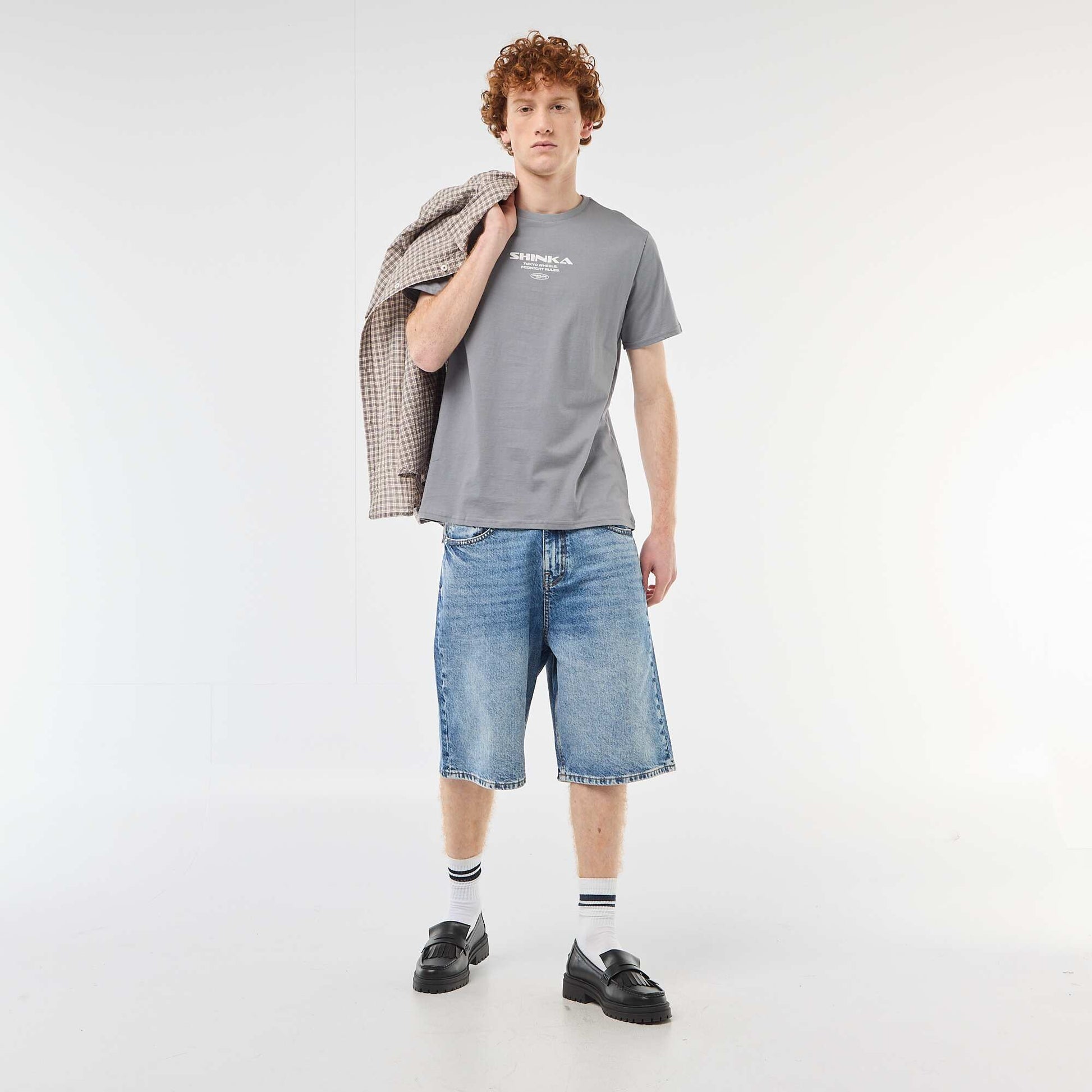 პრინტიანი ბამბის ნაცრისფერი, კრემ-ყელიანი მაისური