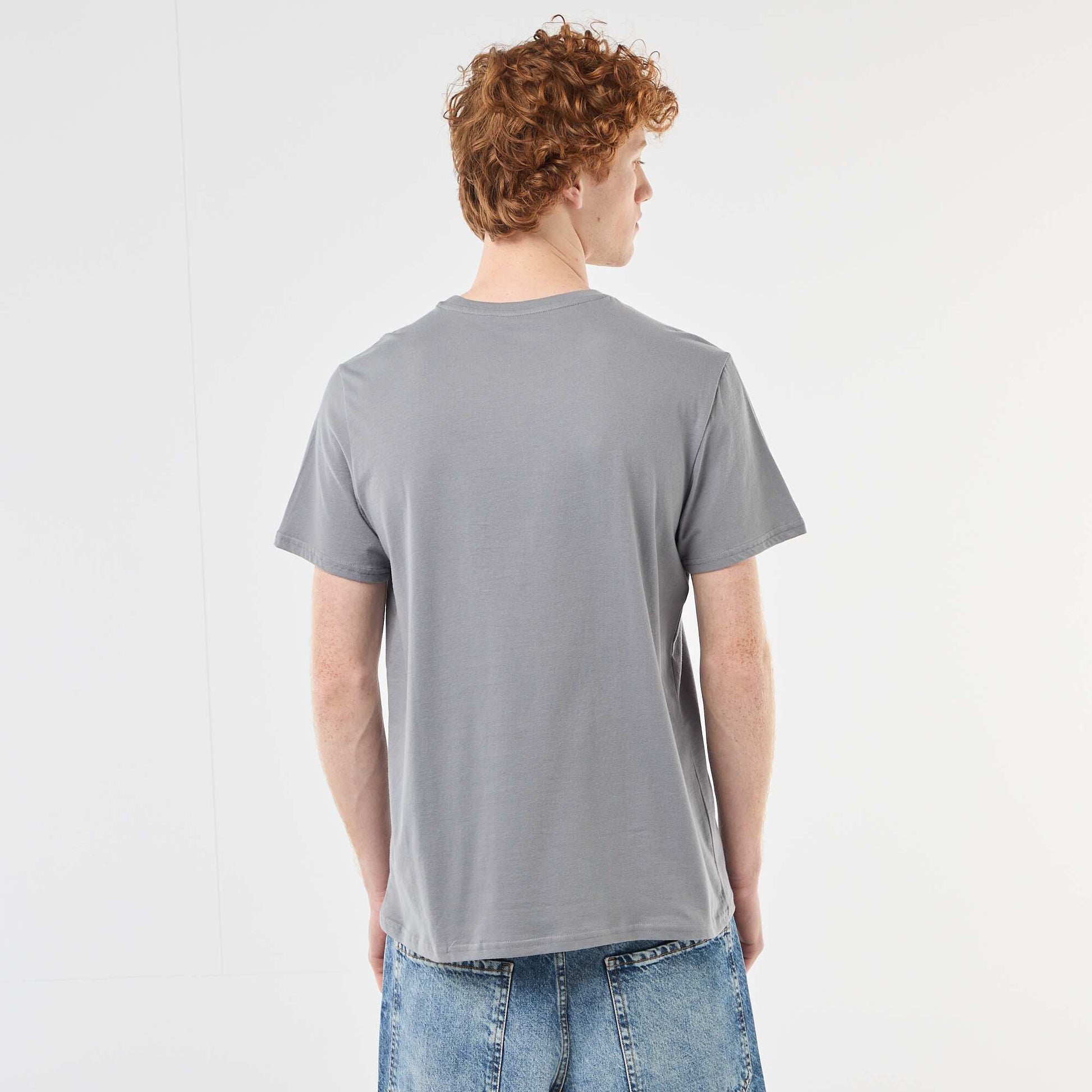 პრინტიანი ბამბის ნაცრისფერი, კრემ-ყელიანი მაისური