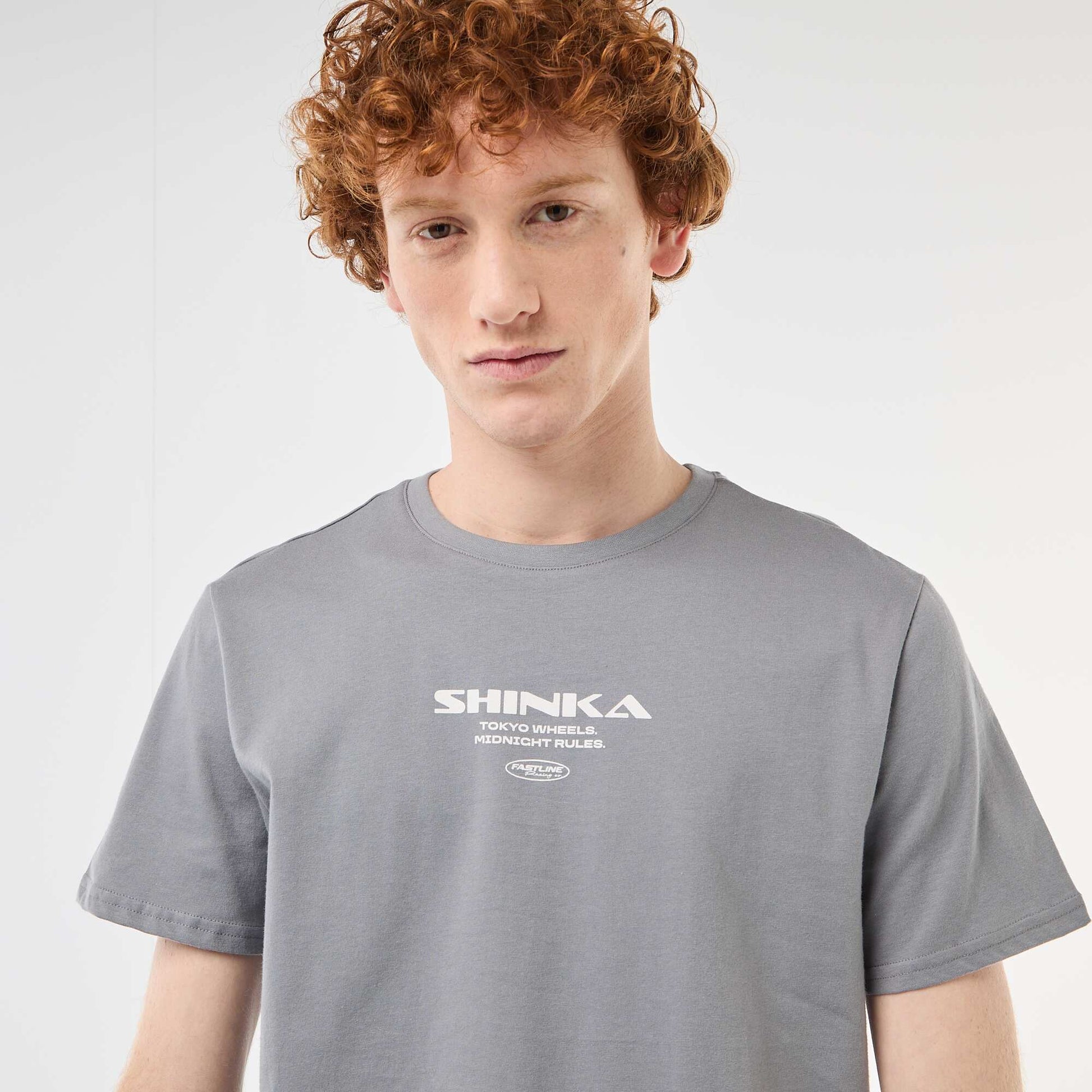 პრინტიანი ბამბის ნაცრისფერი, კრემ-ყელიანი მაისური