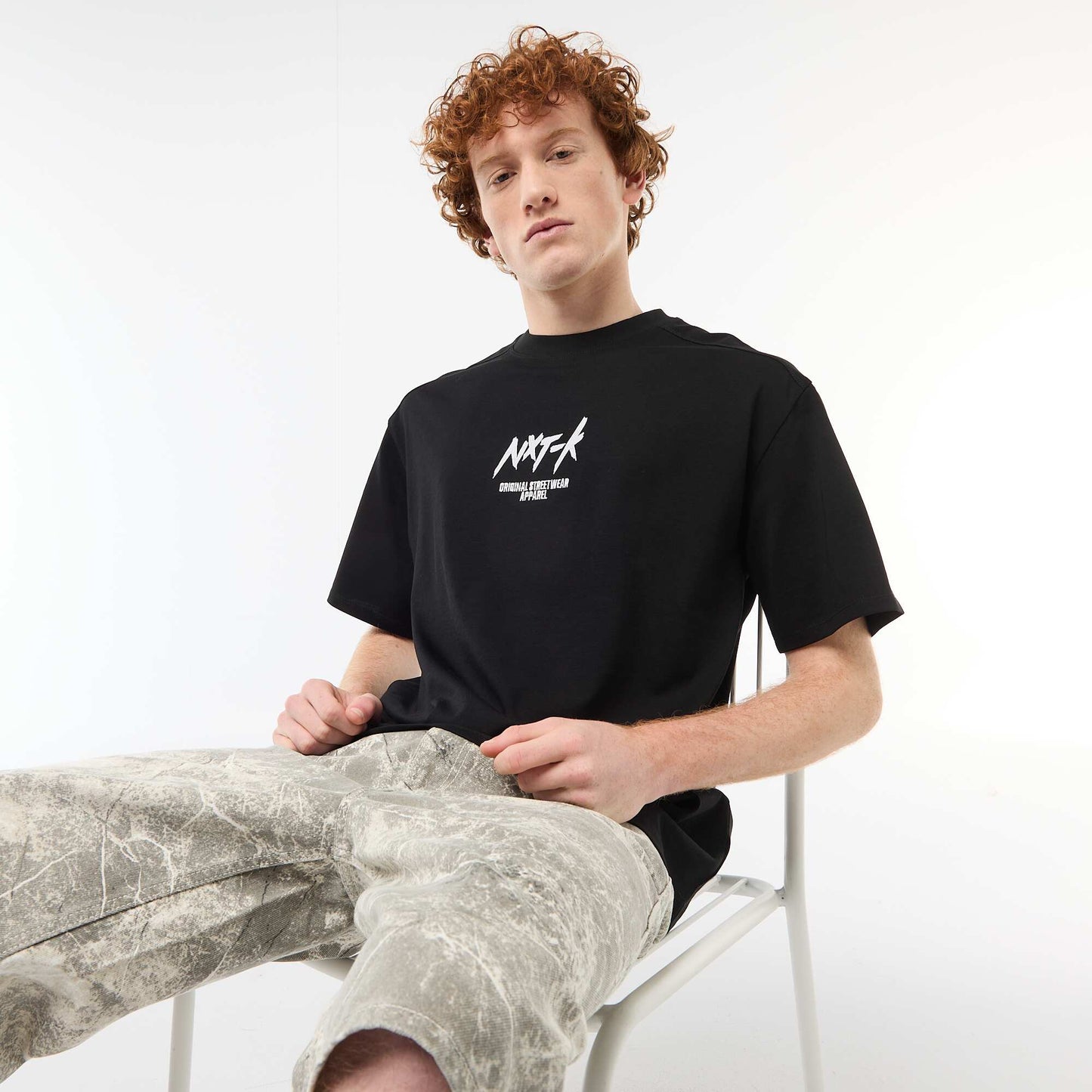 Crew Neck T-Shirt with Contrast Embroidery BLACK