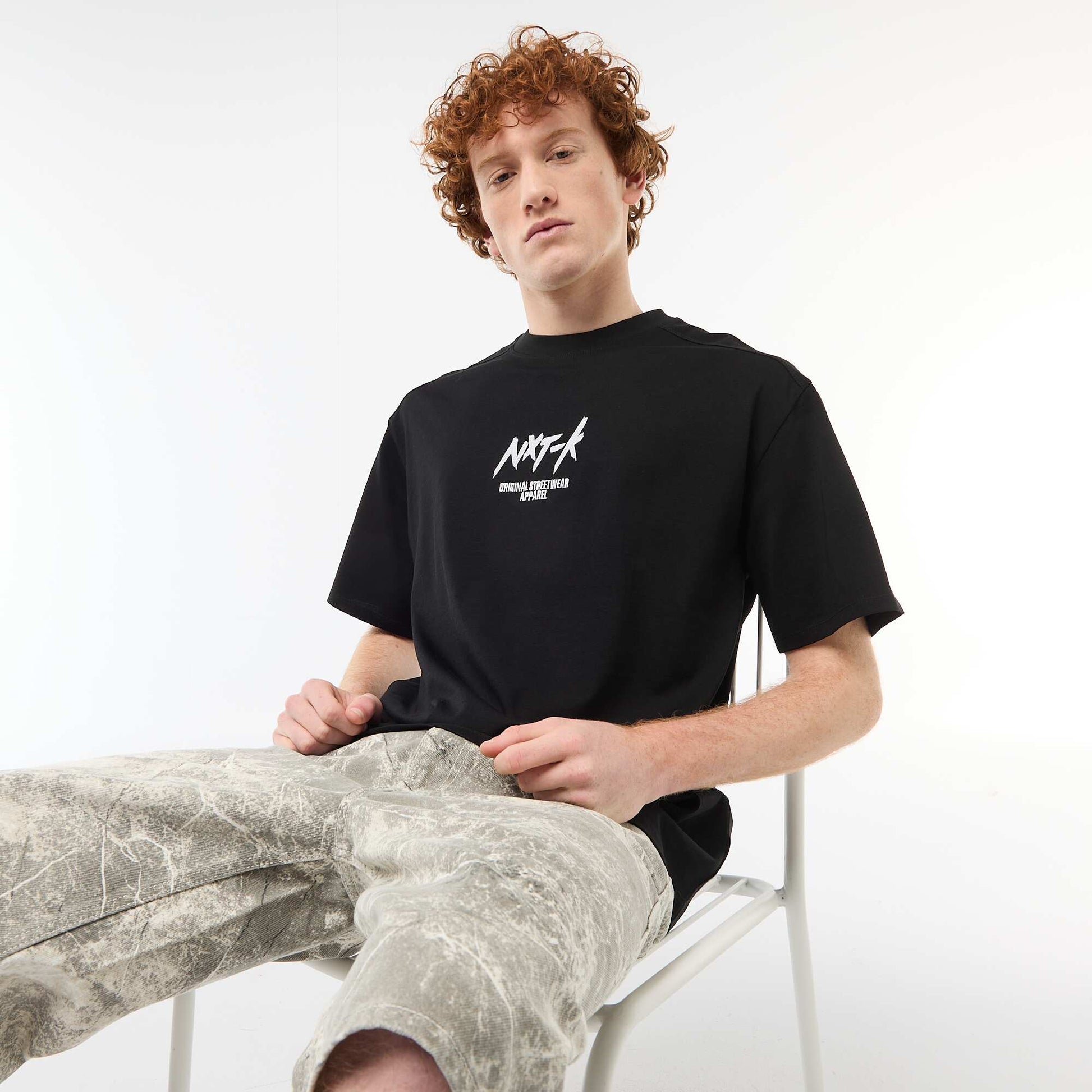 Crew Neck T-Shirt with Contrast Embroidery BLACK
