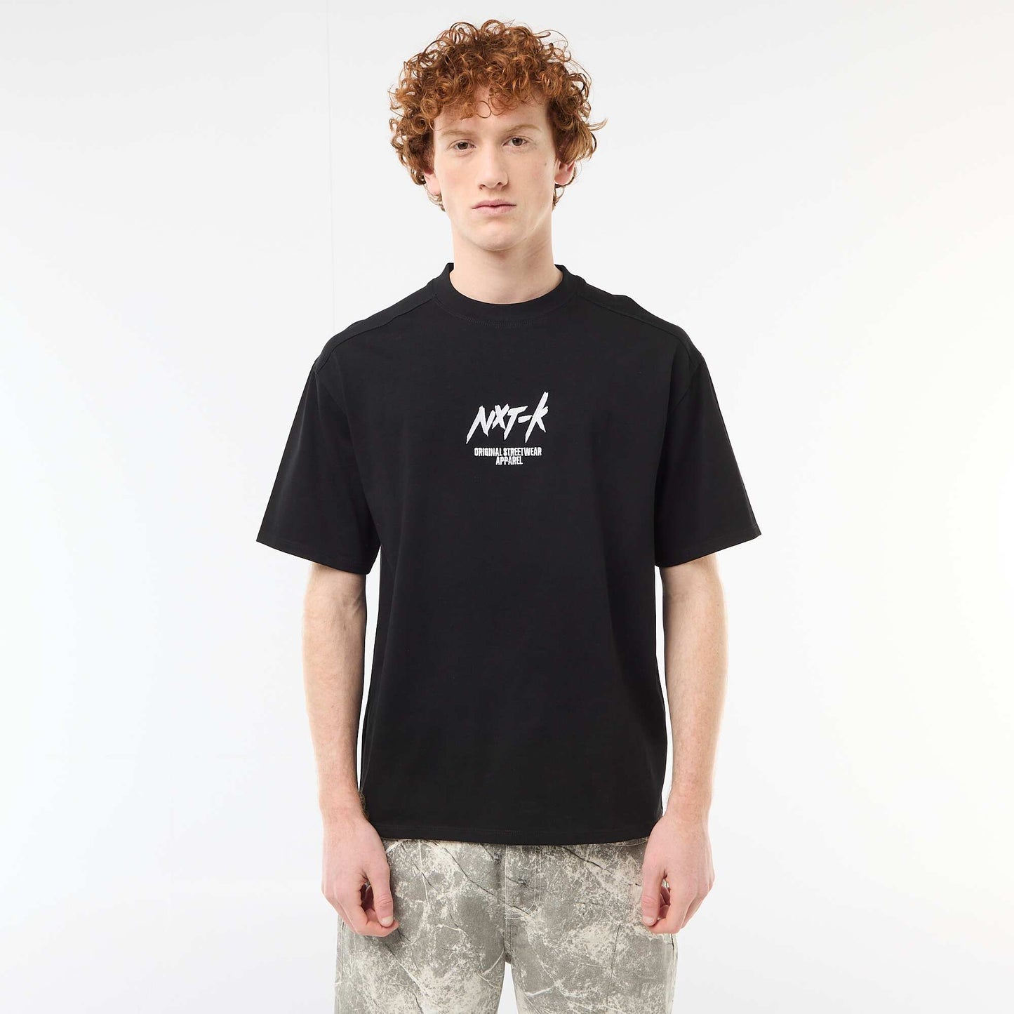 Crew Neck T-Shirt with Contrast Embroidery BLACK