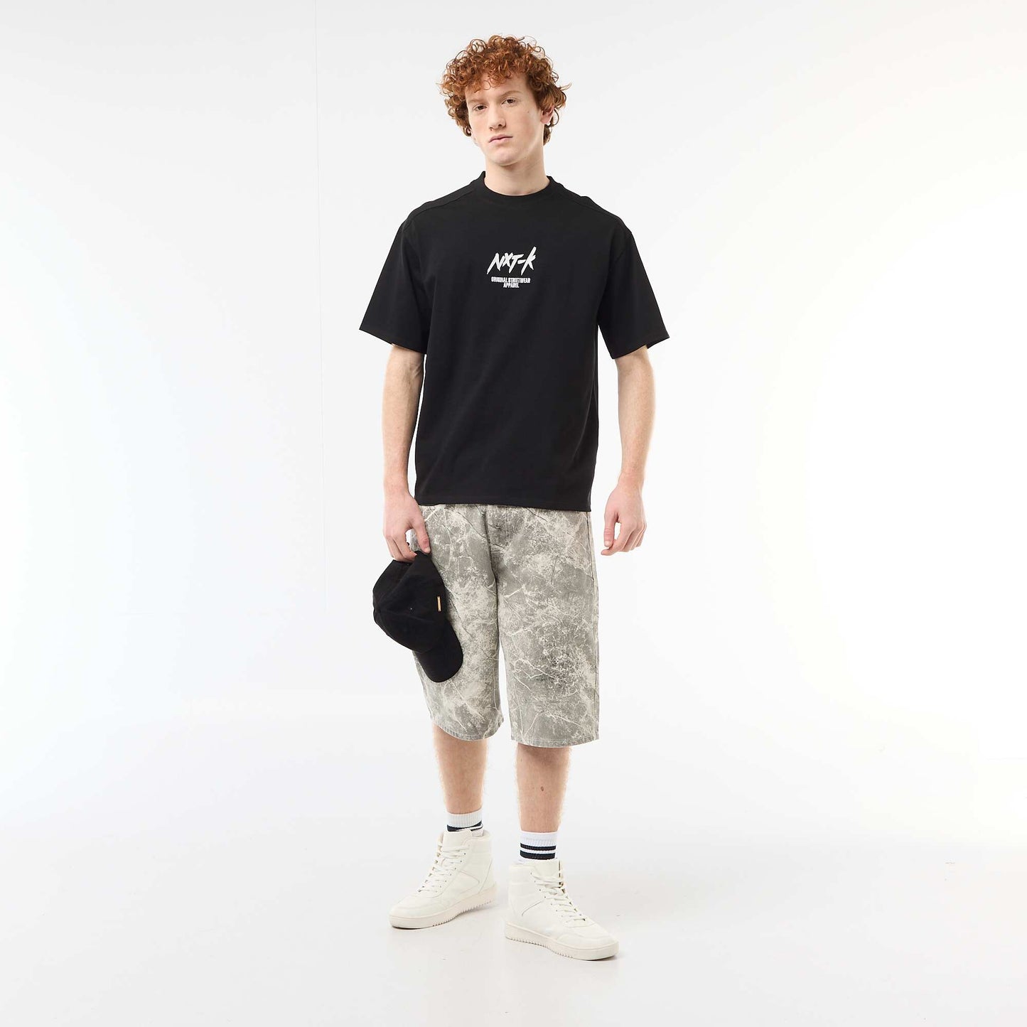 Crew Neck T-Shirt with Contrast Embroidery BLACK