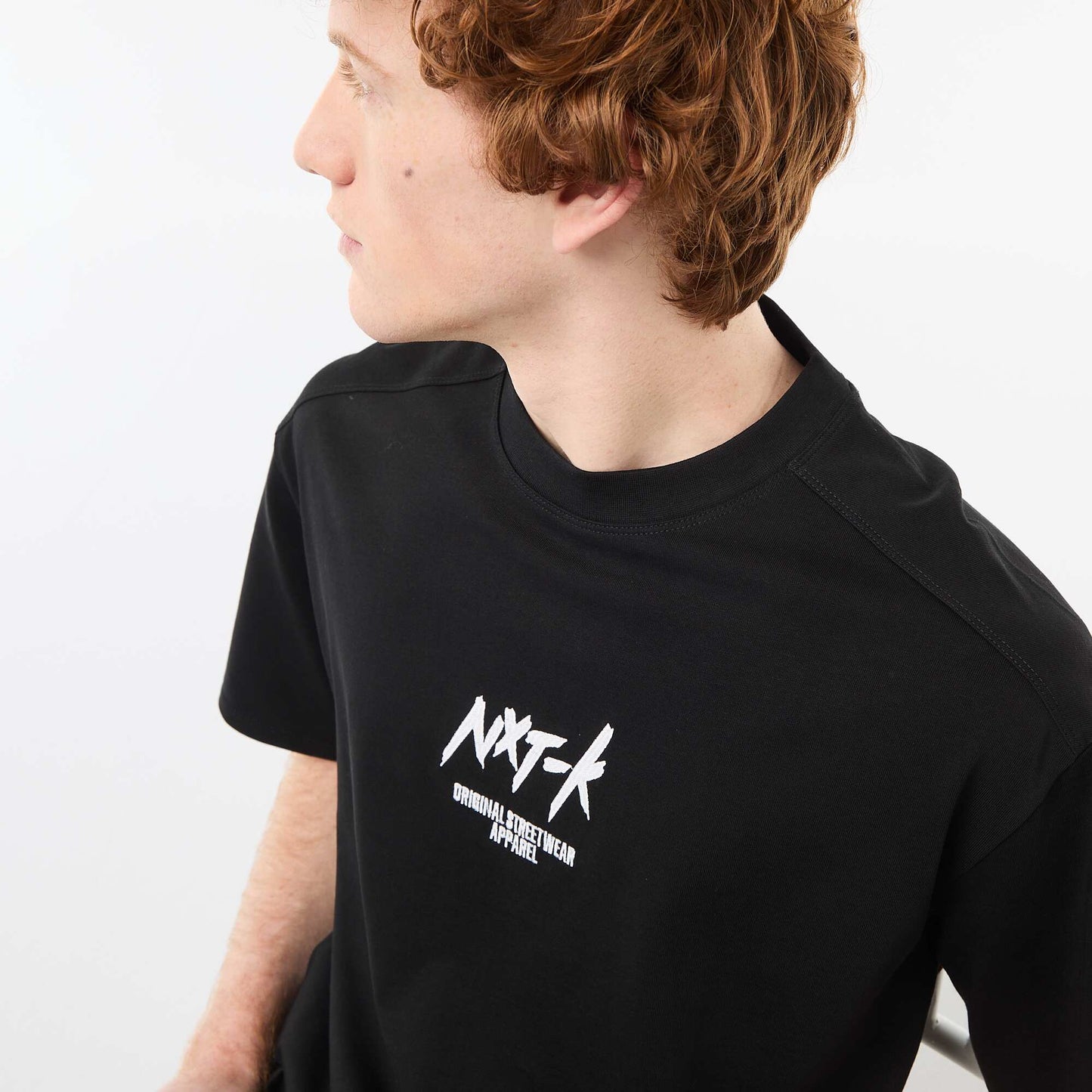Crew Neck T-Shirt with Contrast Embroidery BLACK