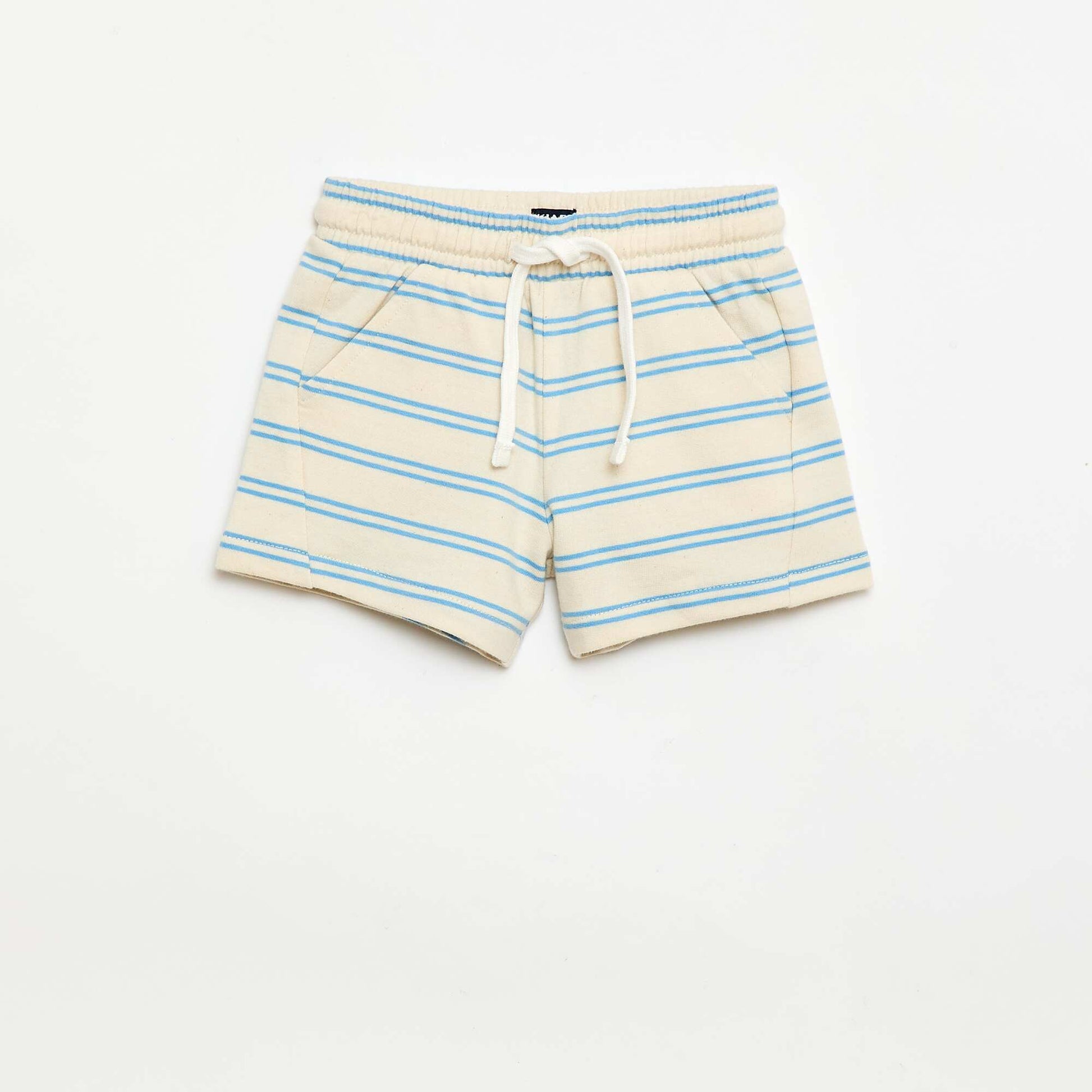 დაუვარცხნელი საწმისი შორტი თეთრი