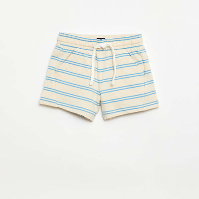 დაუვარცხნელი საწმისი შორტი თეთრი