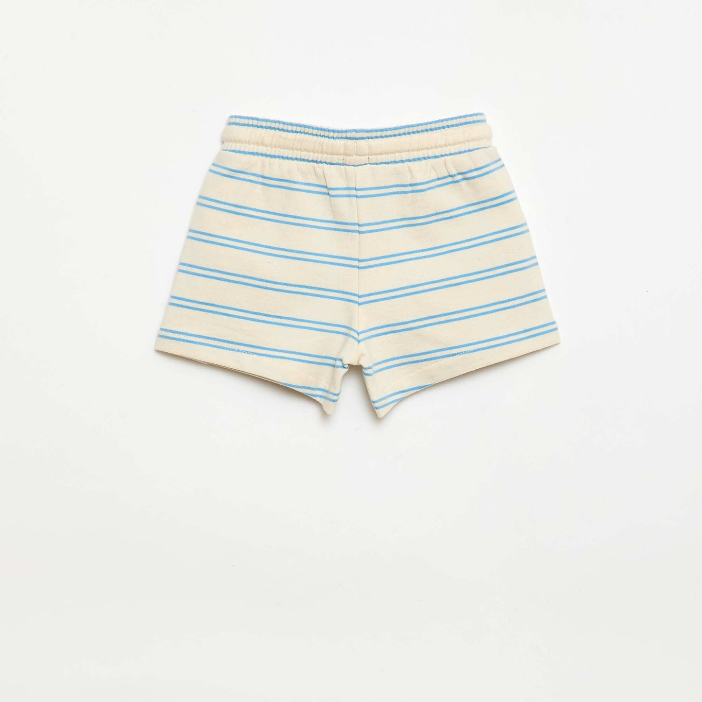 დაუვარცხნელი საწმისი შორტი თეთრი