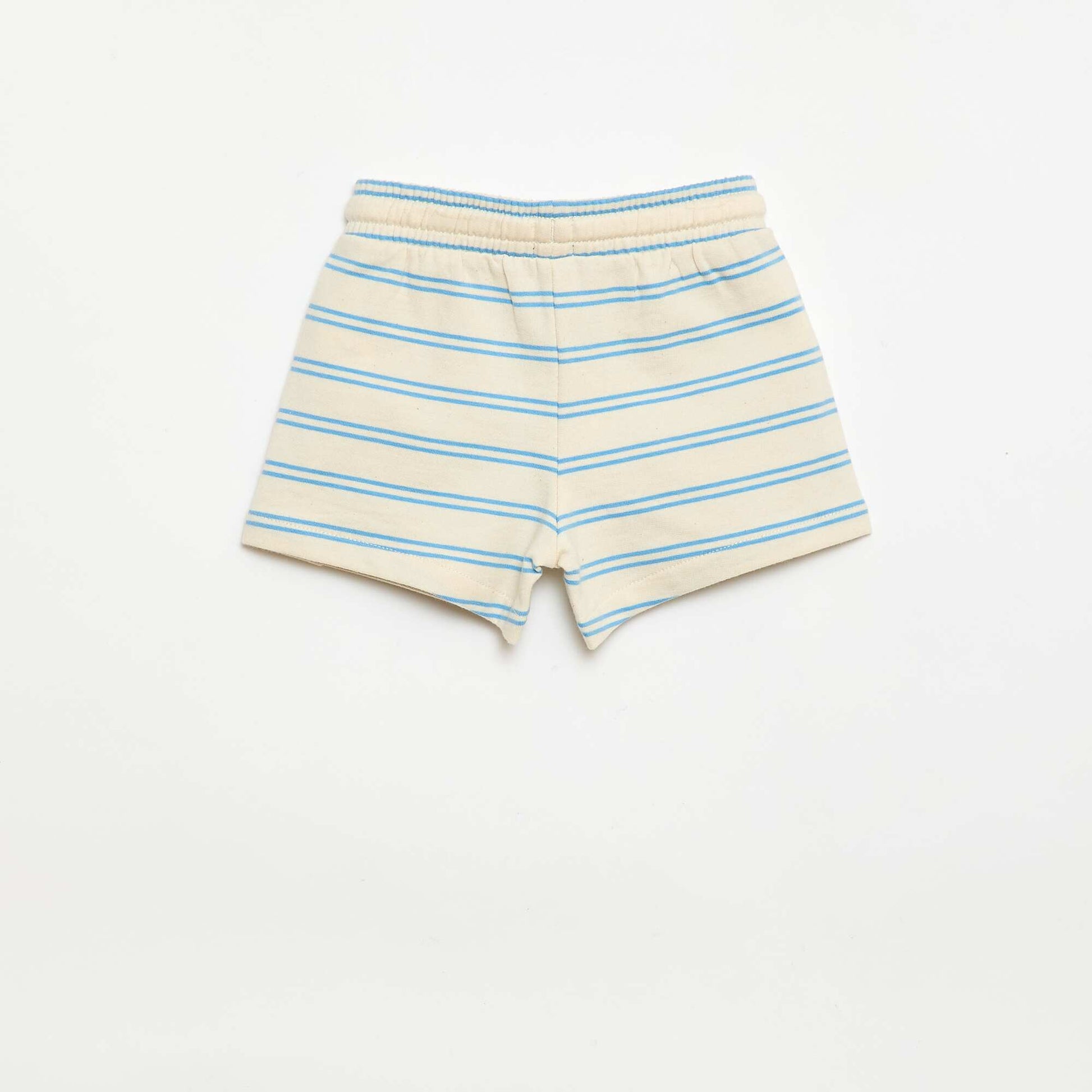 დაუვარცხნელი საწმისი შორტი თეთრი