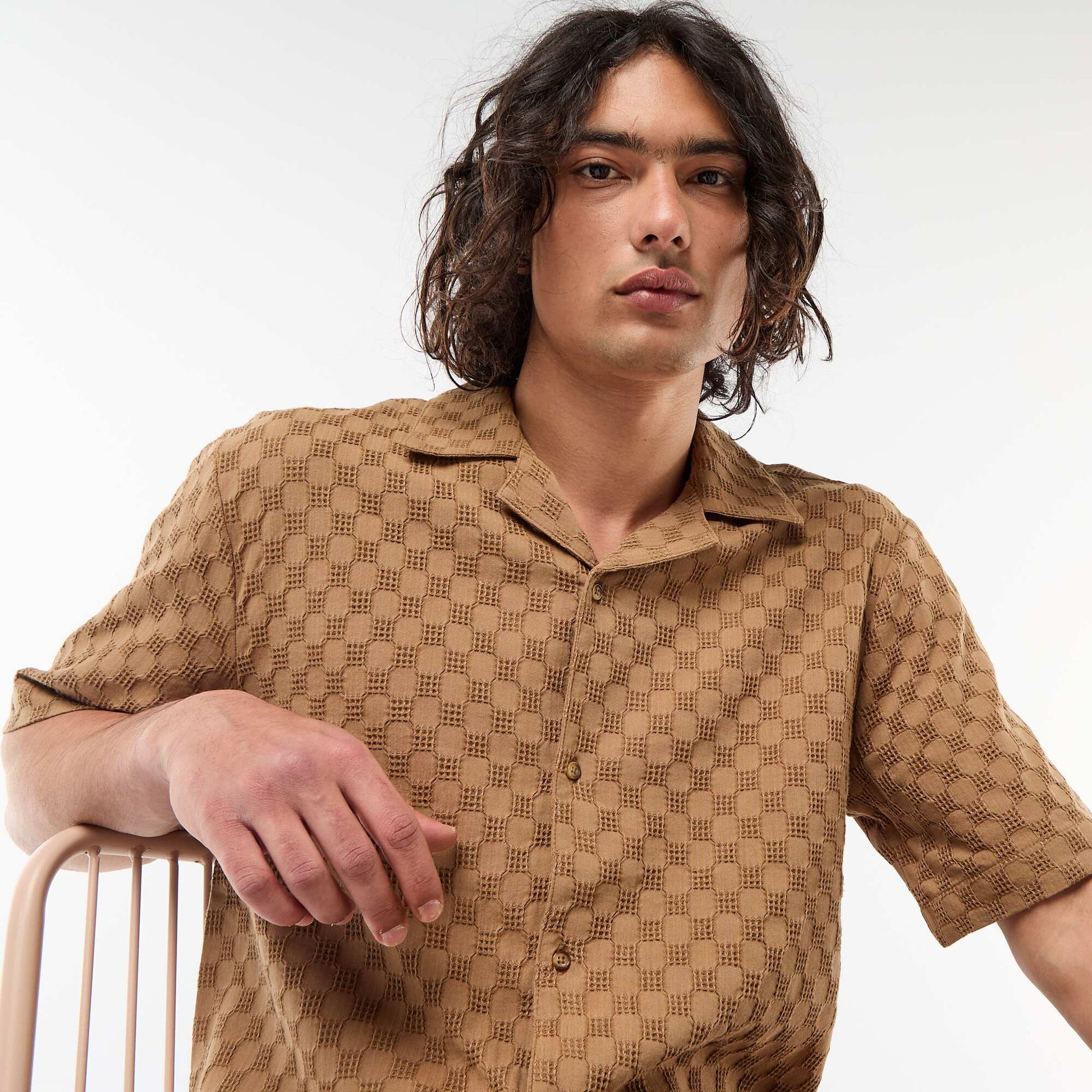 Short-Sleeved Patterned Knit Shirt BROWN