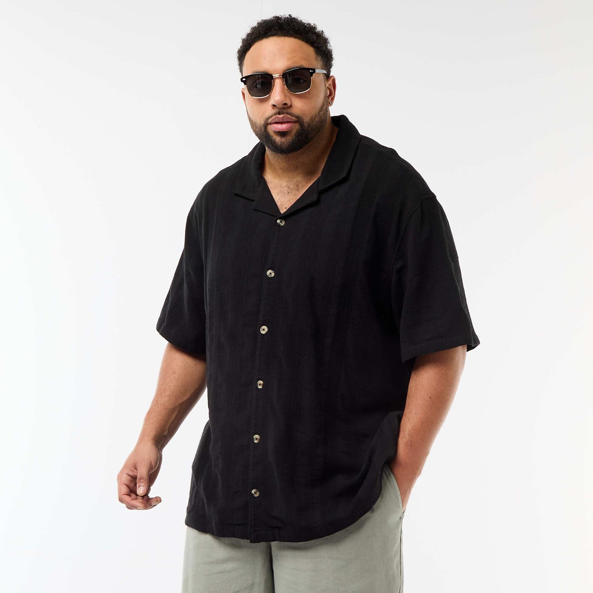Short-Sleeved Patterned Knit Shirt BLACK