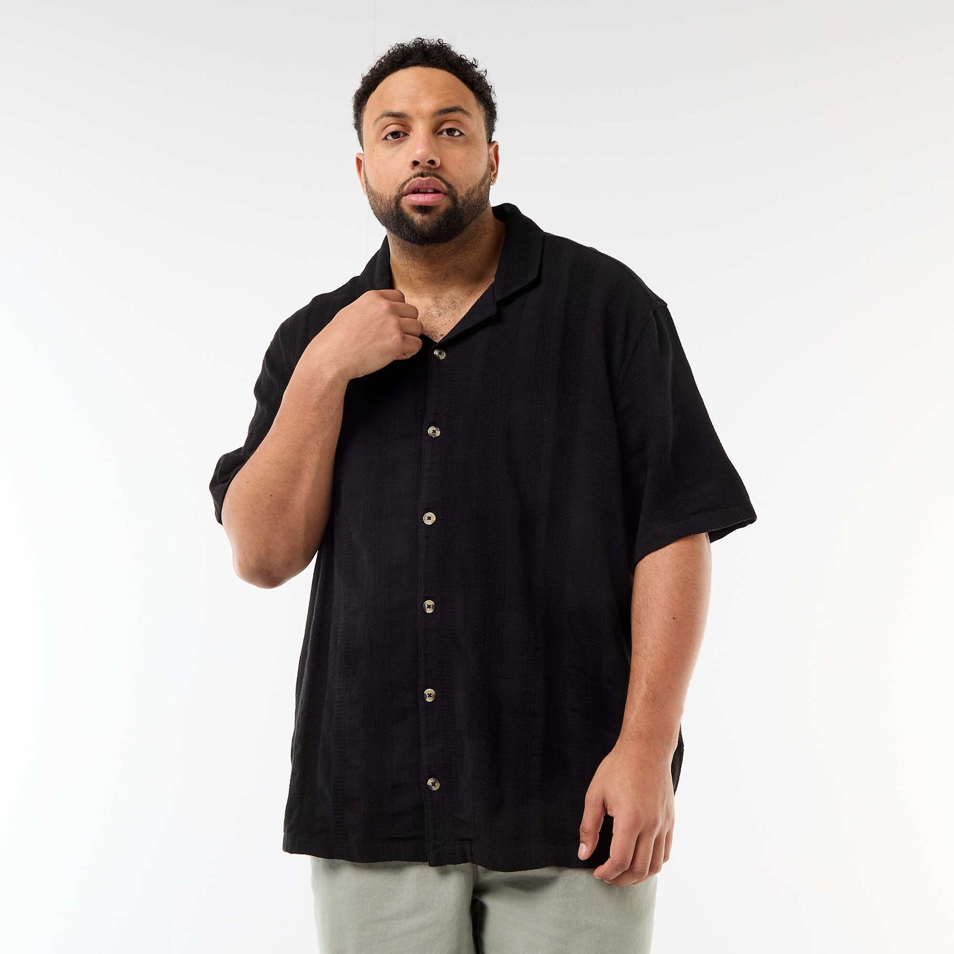 Short-Sleeved Patterned Knit Shirt BLACK